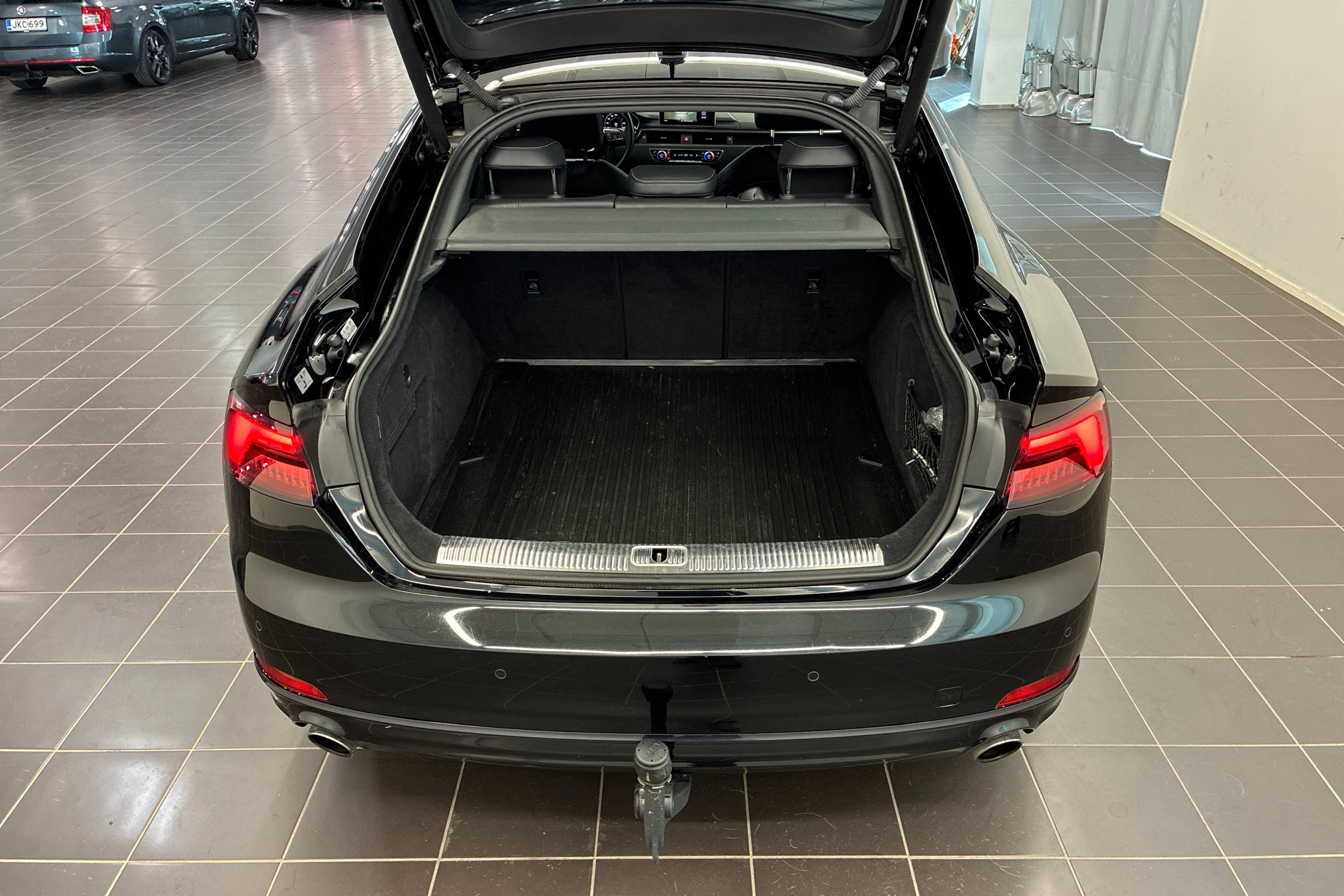 Musta Audi A5 2018 kuva 11.