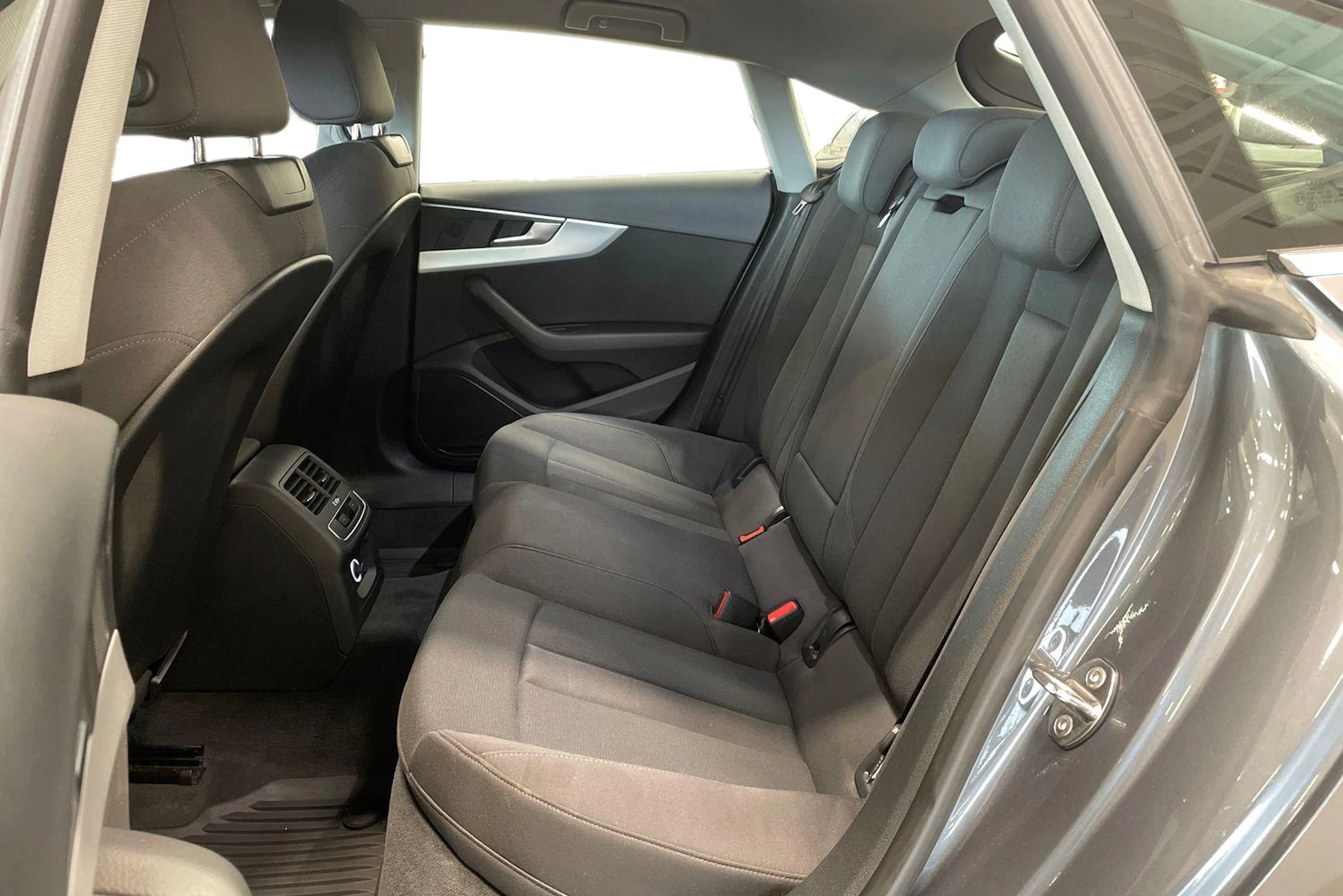 harmaa Audi A5 2018 kuva 11.