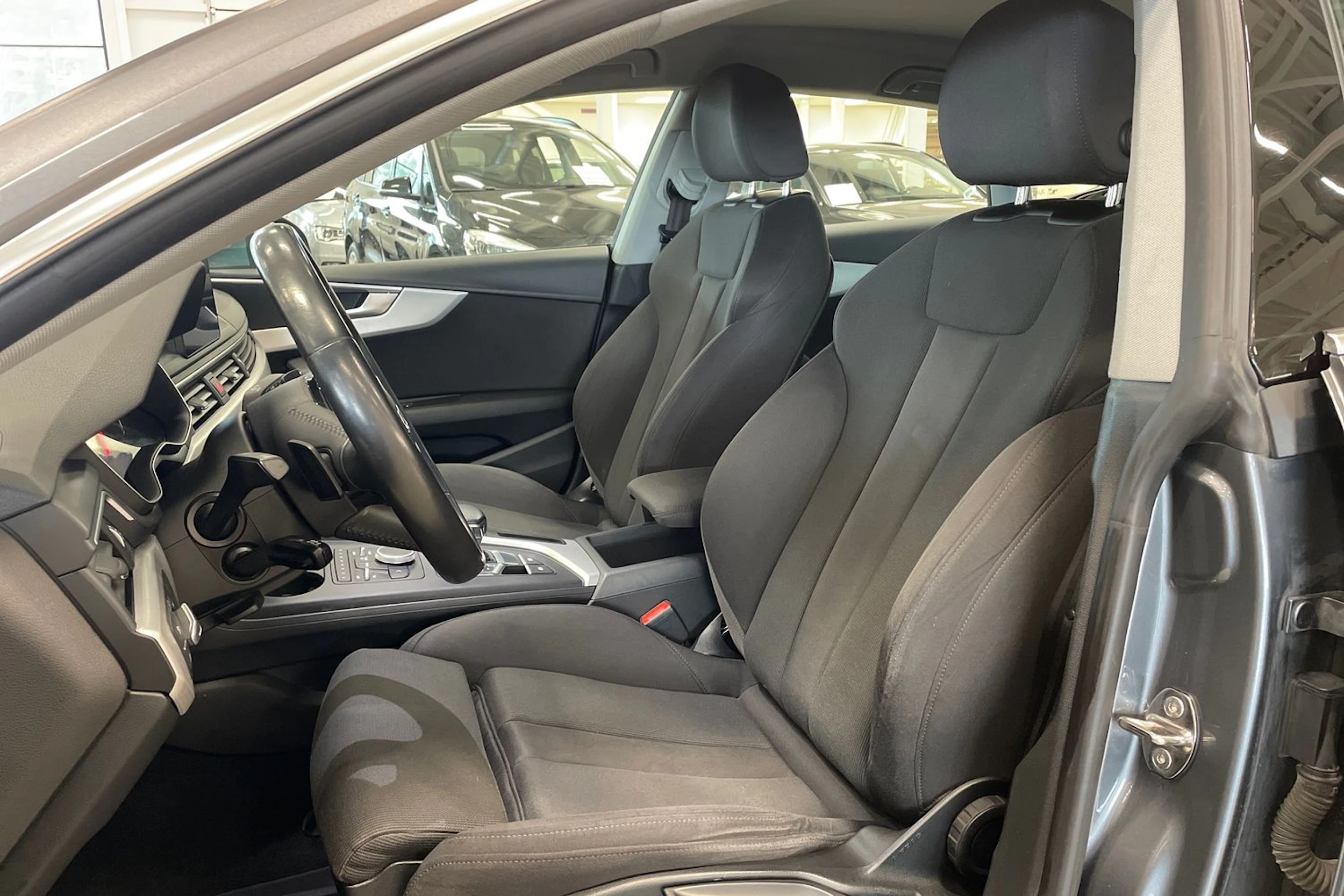 harmaa Audi A5 2018 kuva 15.