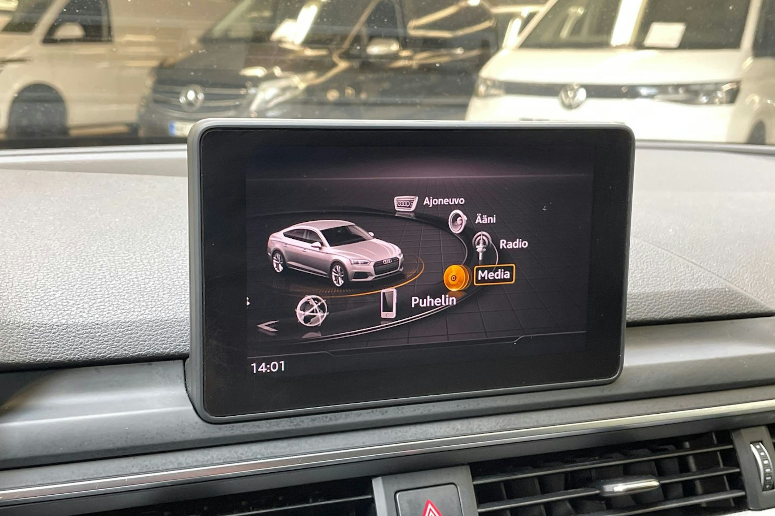 sininen Audi A5 2018 kuva 19.