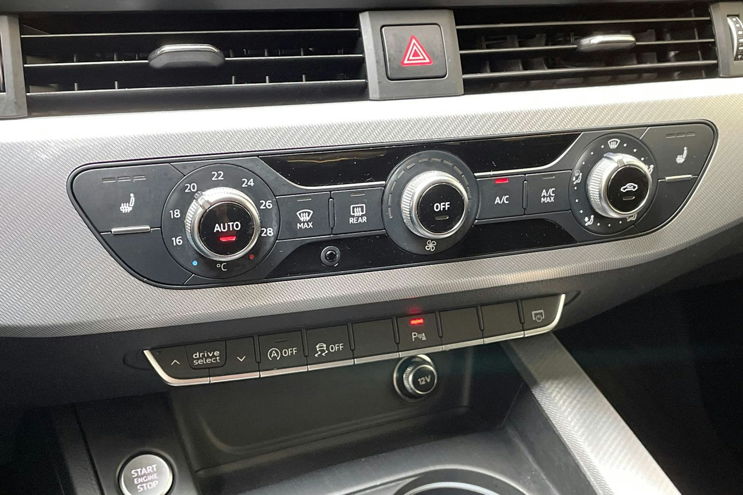 sininen Audi A5 2018 kuva 22.