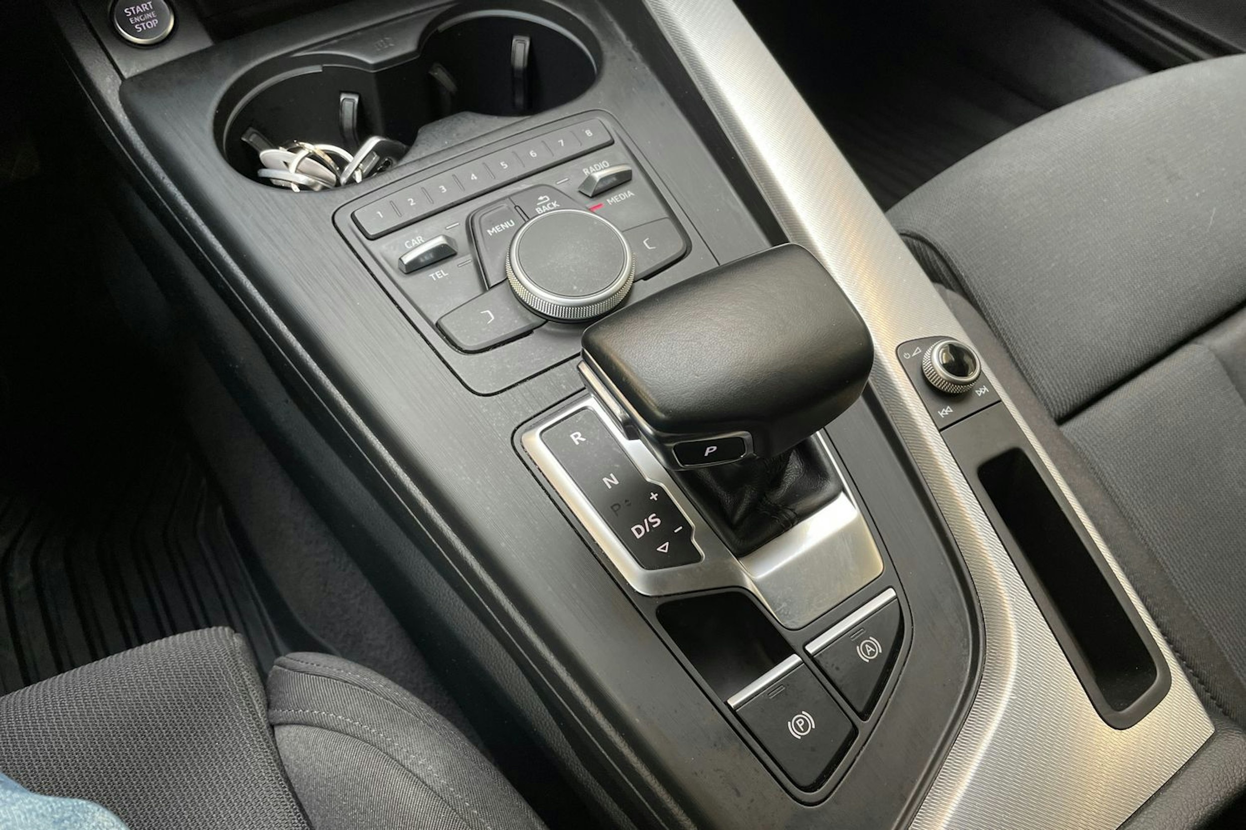 sininen Audi A5 2018 kuva 23.