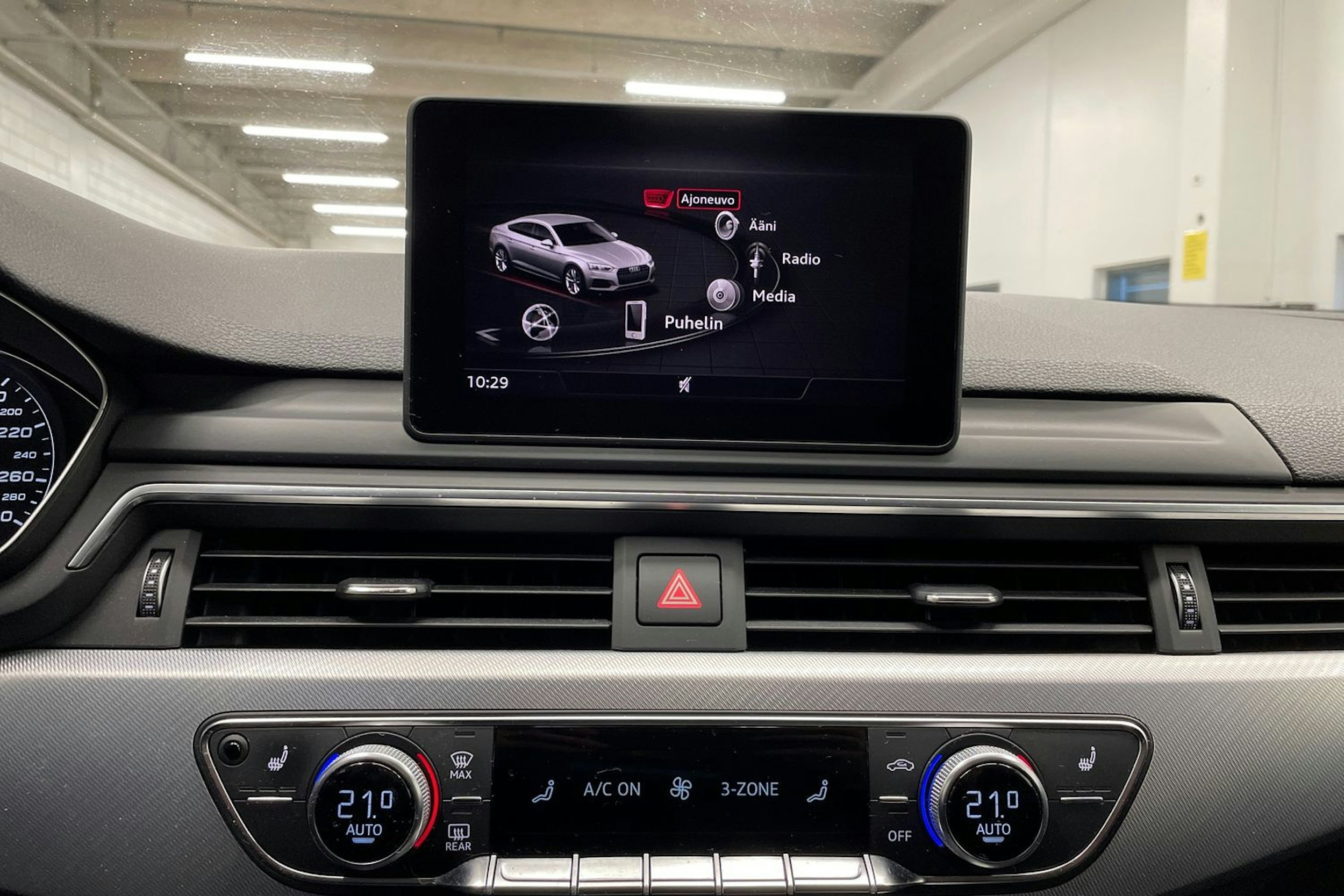 met. harmaa Audi A5 2018 kuva 17.