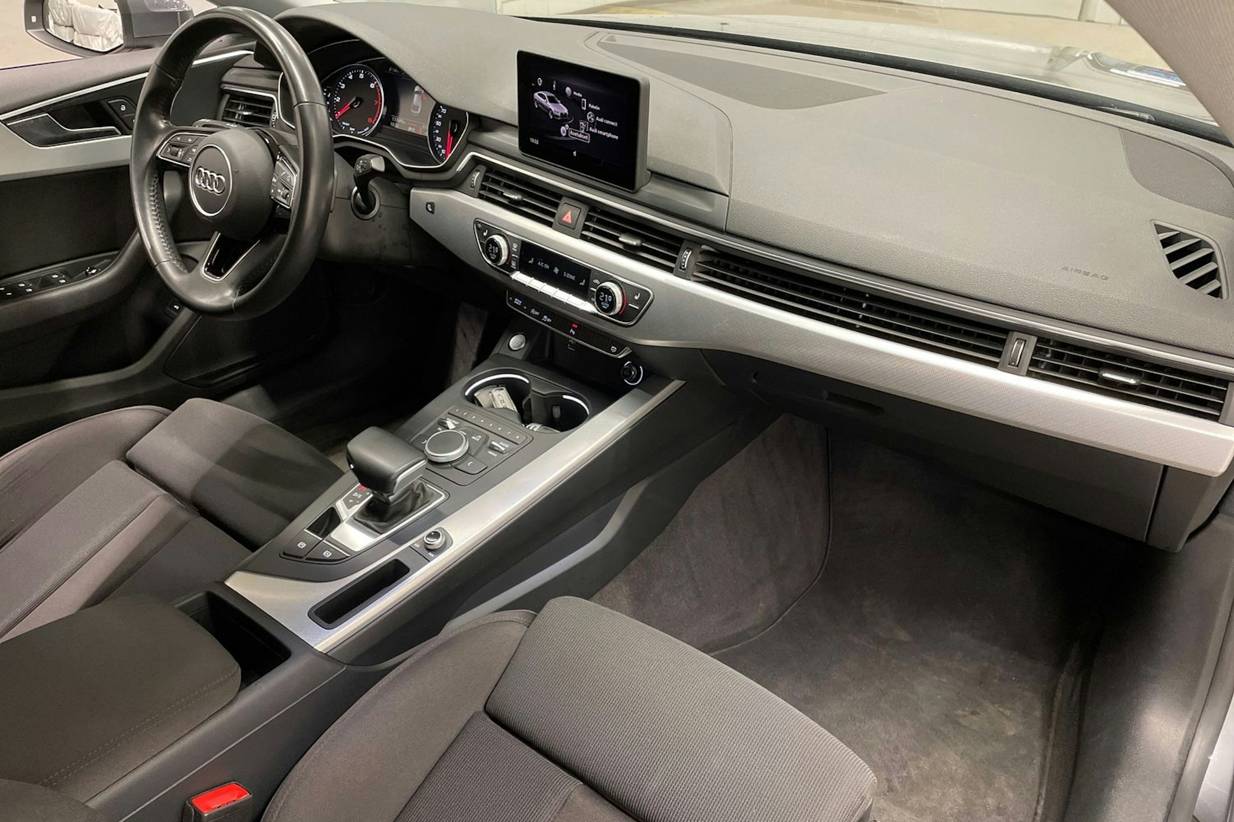 met. harmaa Audi A5 2018 kuva 29.