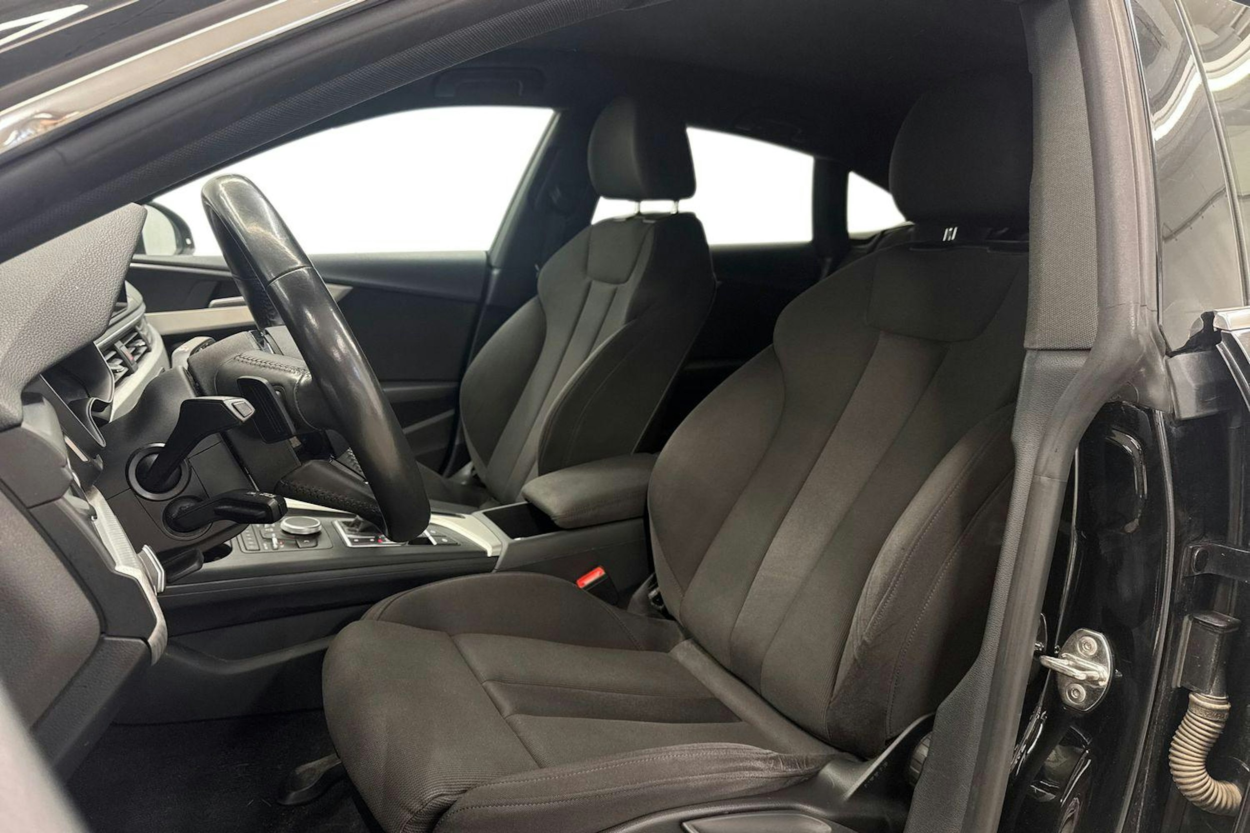 musta Audi A5 2019 kuva 11.