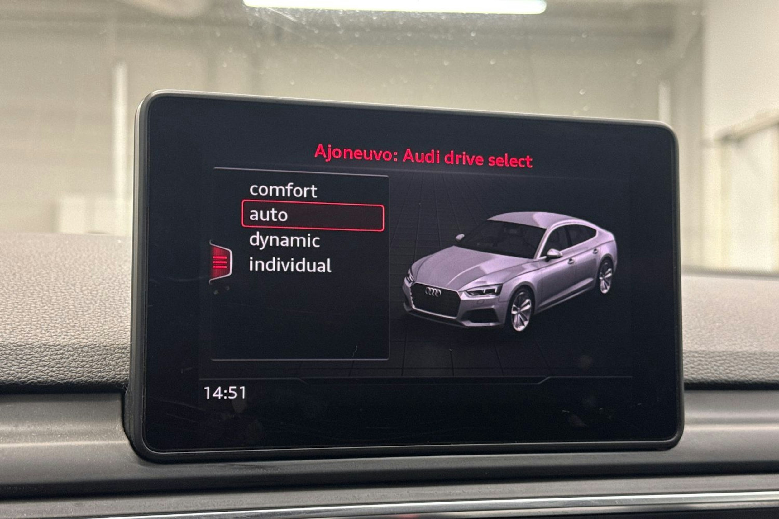 musta Audi A5 2019 kuva 31.