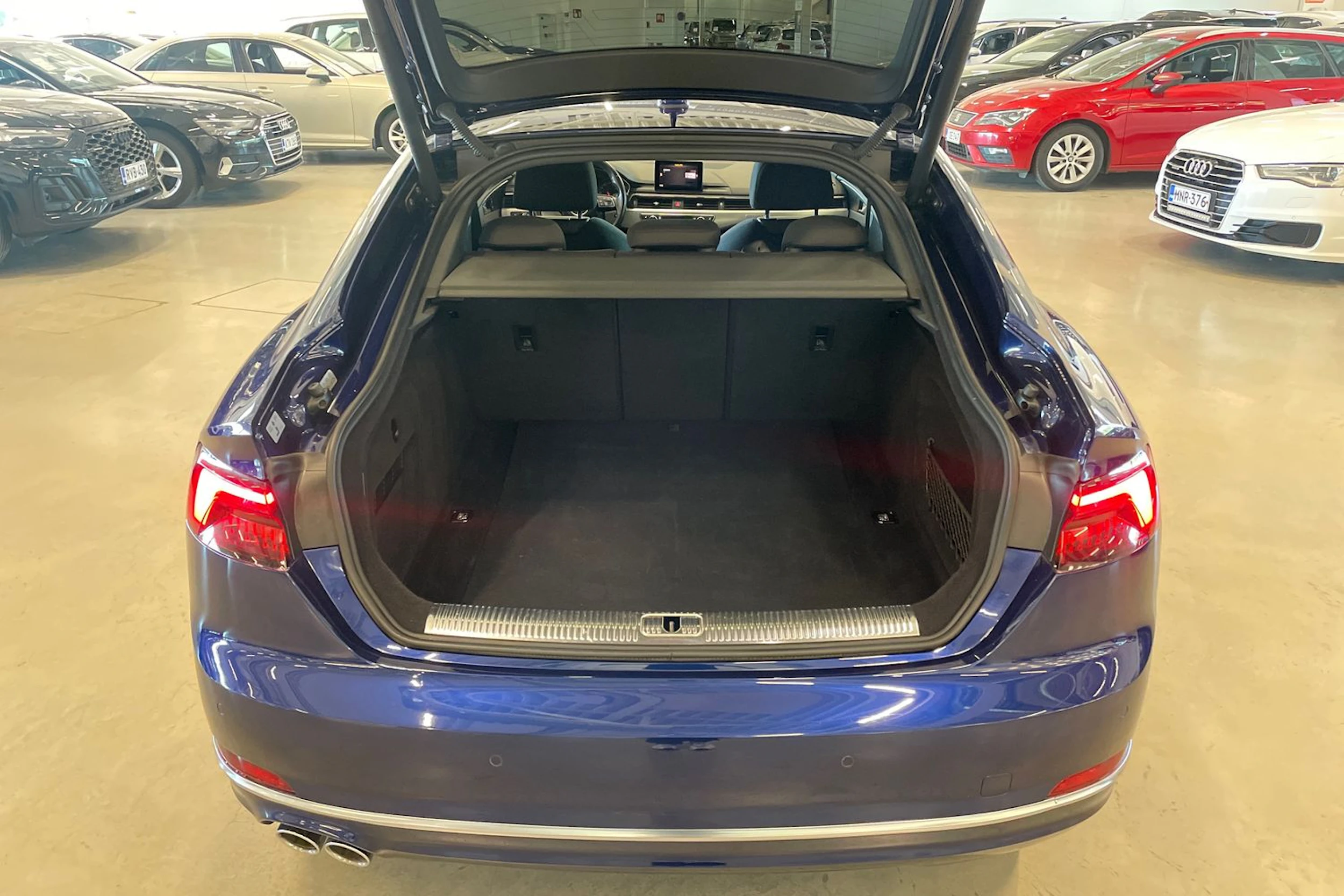 sininen Audi A5 2019 kuva 32.