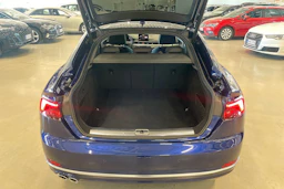 sininen Audi A5 2019 kuva 32.