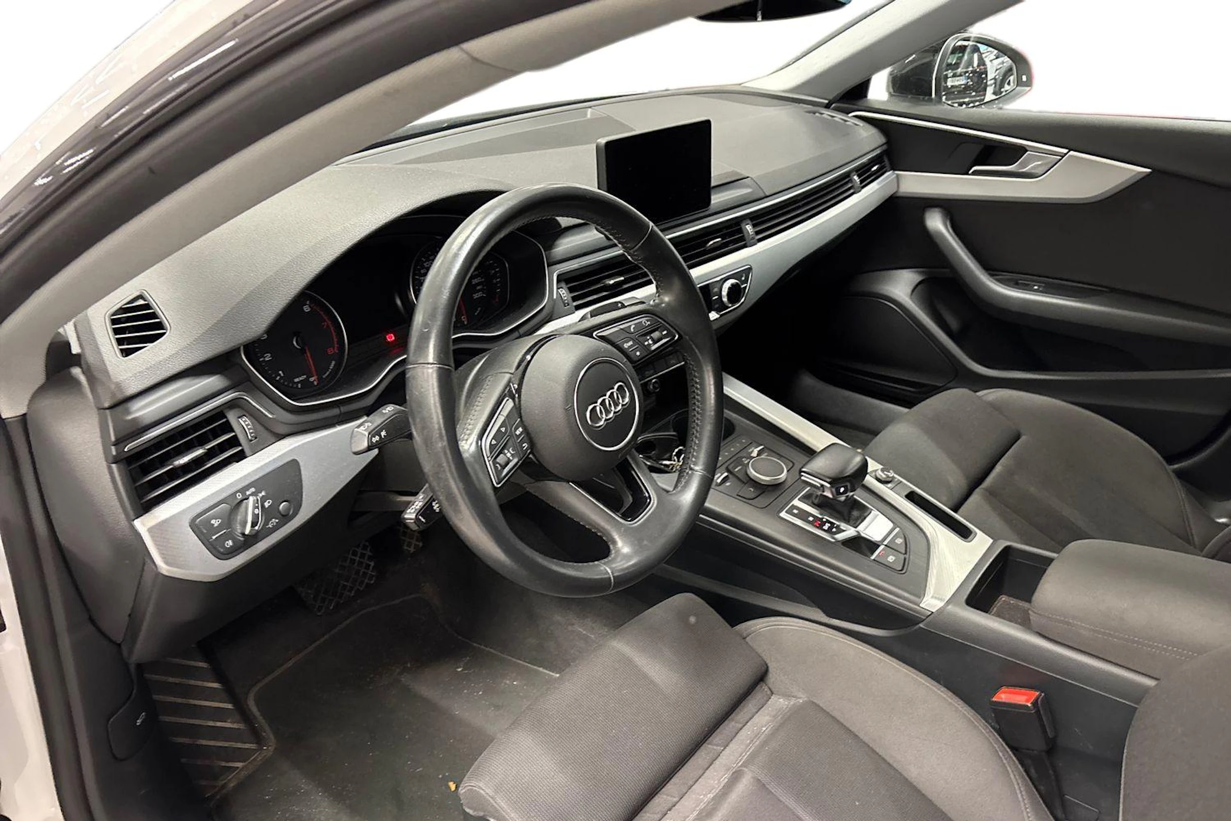 valkoinen Audi A5 2019 kuva 3.