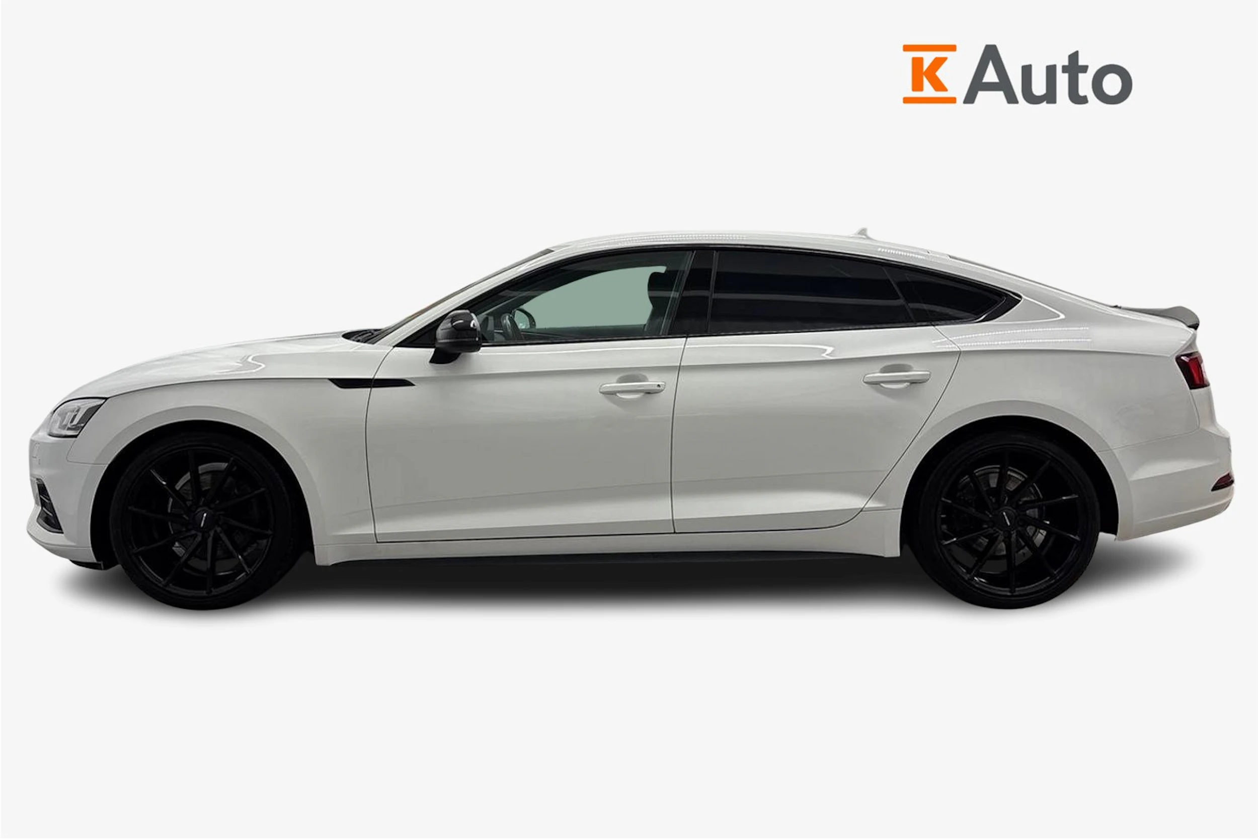 valkoinen Audi A5 2019 kuva 5.
