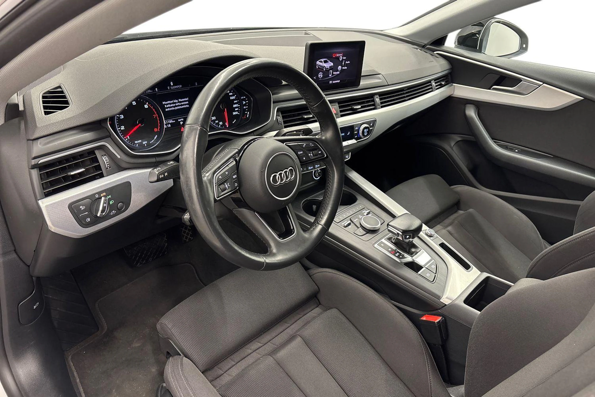 valkoinen Audi A5 2019 kuva 6.