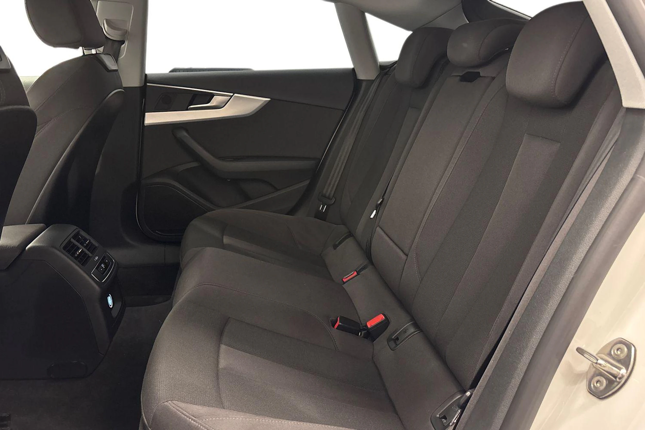 valkoinen Audi A5 2019 kuva 8.