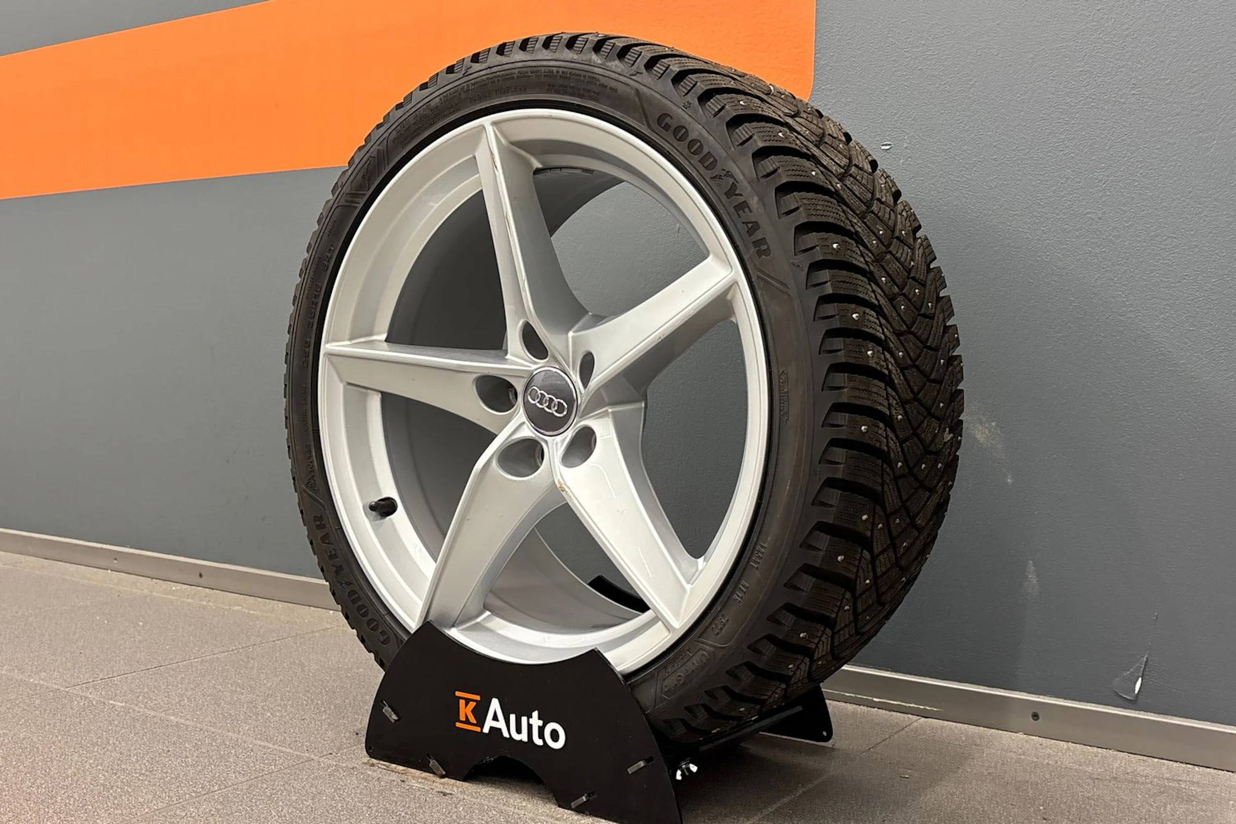 valkoinen Audi A5 2019 kuva 10.