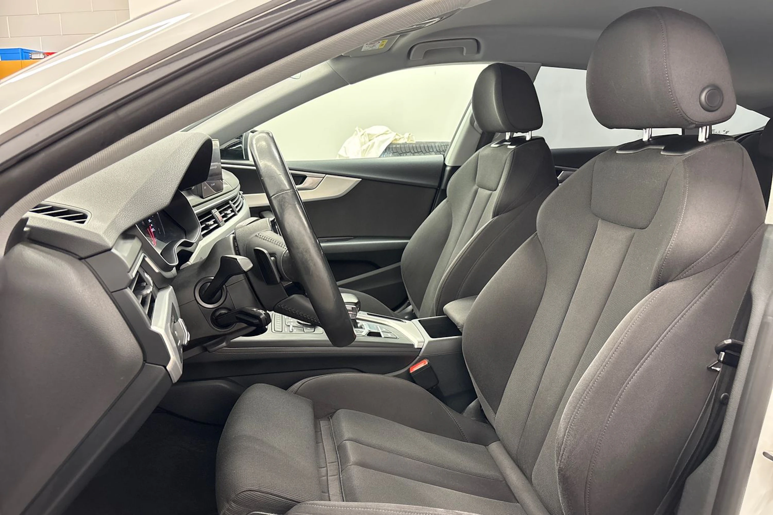 valkoinen Audi A5 2019 kuva 11.
