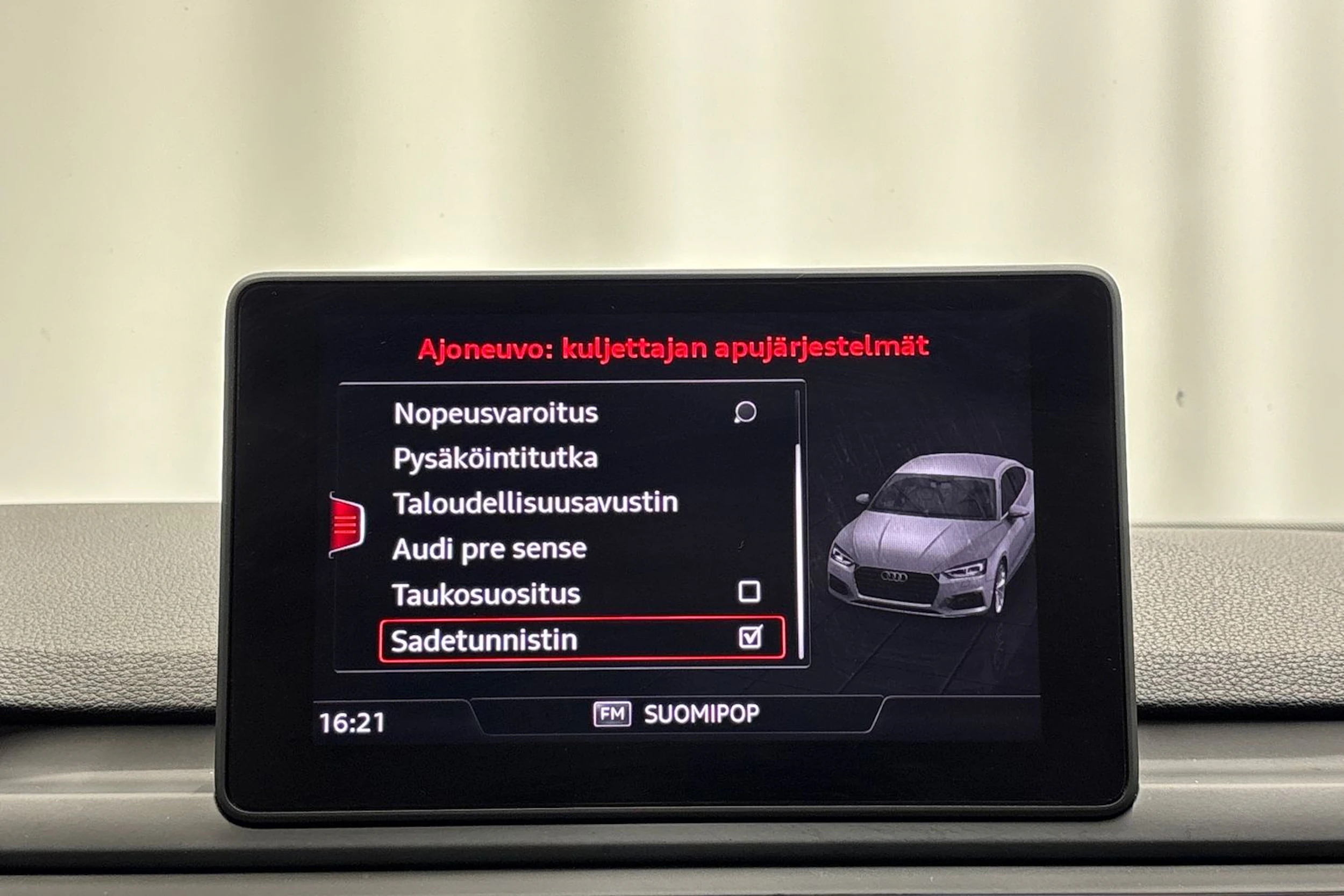 valkoinen Audi A5 2019 kuva 19.