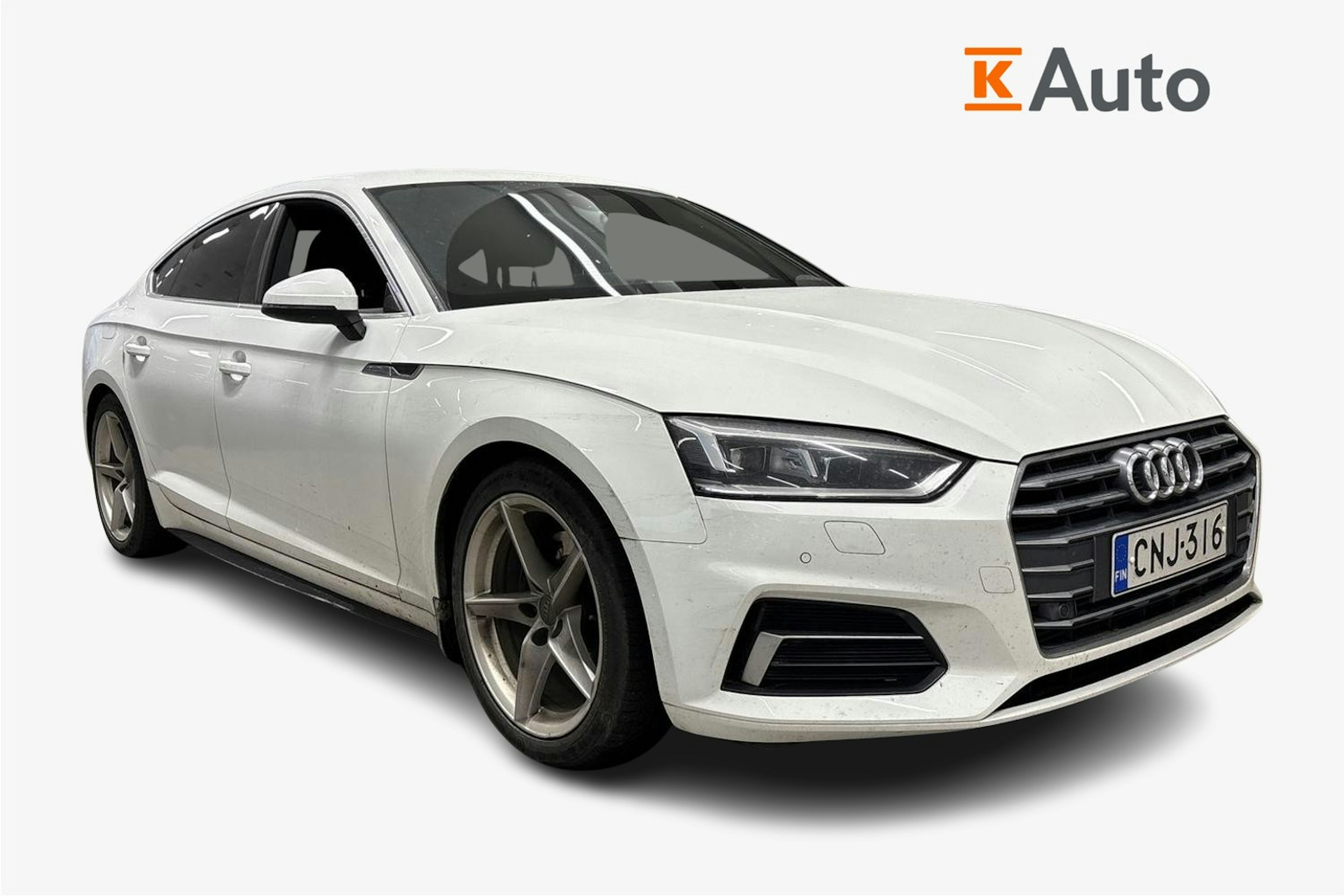 valkoinen Audi A5 2019 kuva 1.