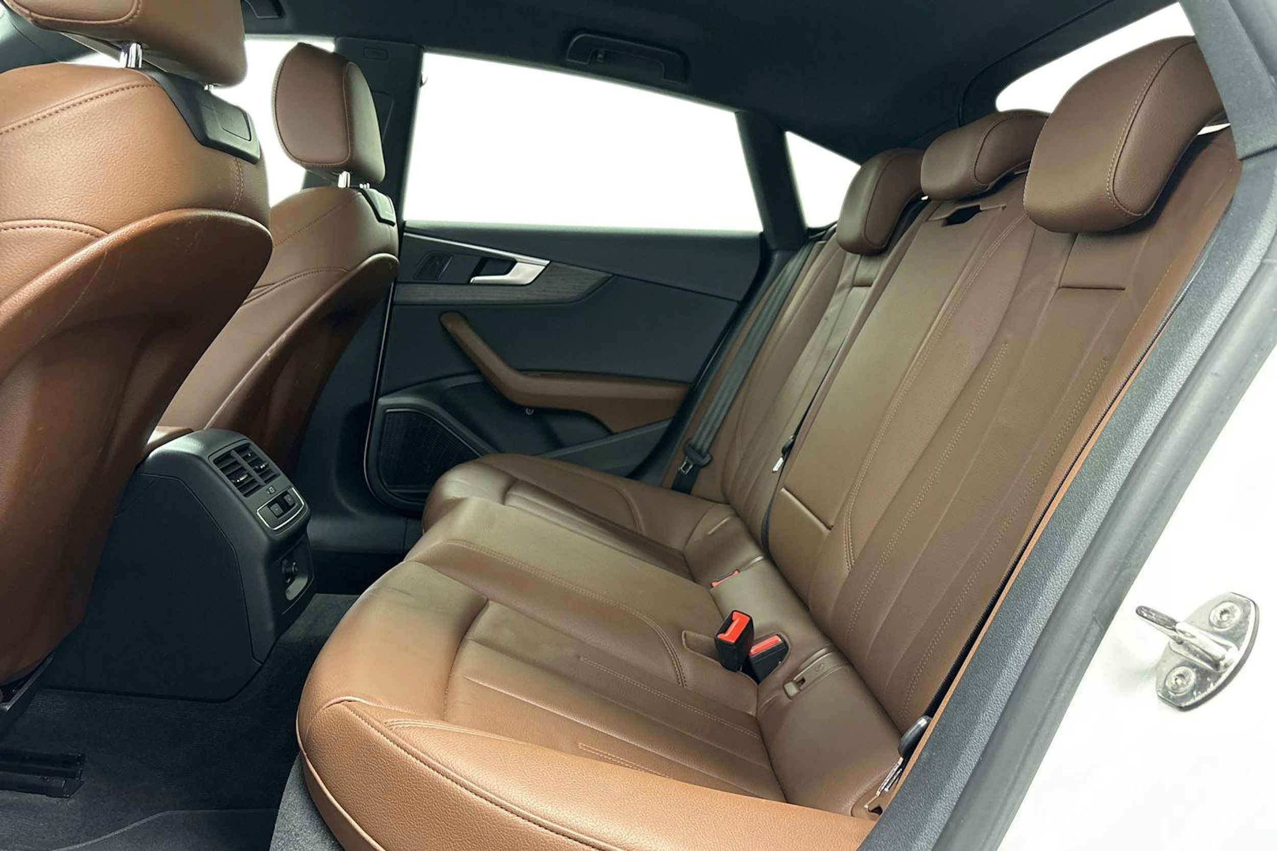 valkoinen Audi A5 2019 kuva 10.