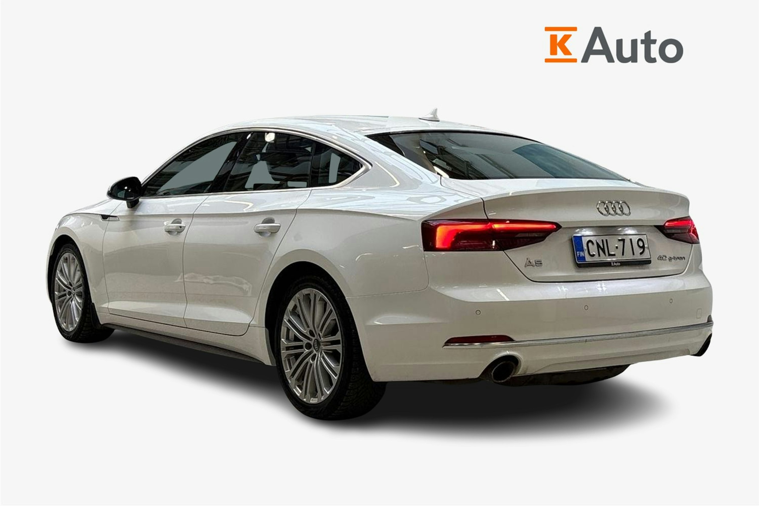 valkoinen Audi A5 2019 kuva 2.