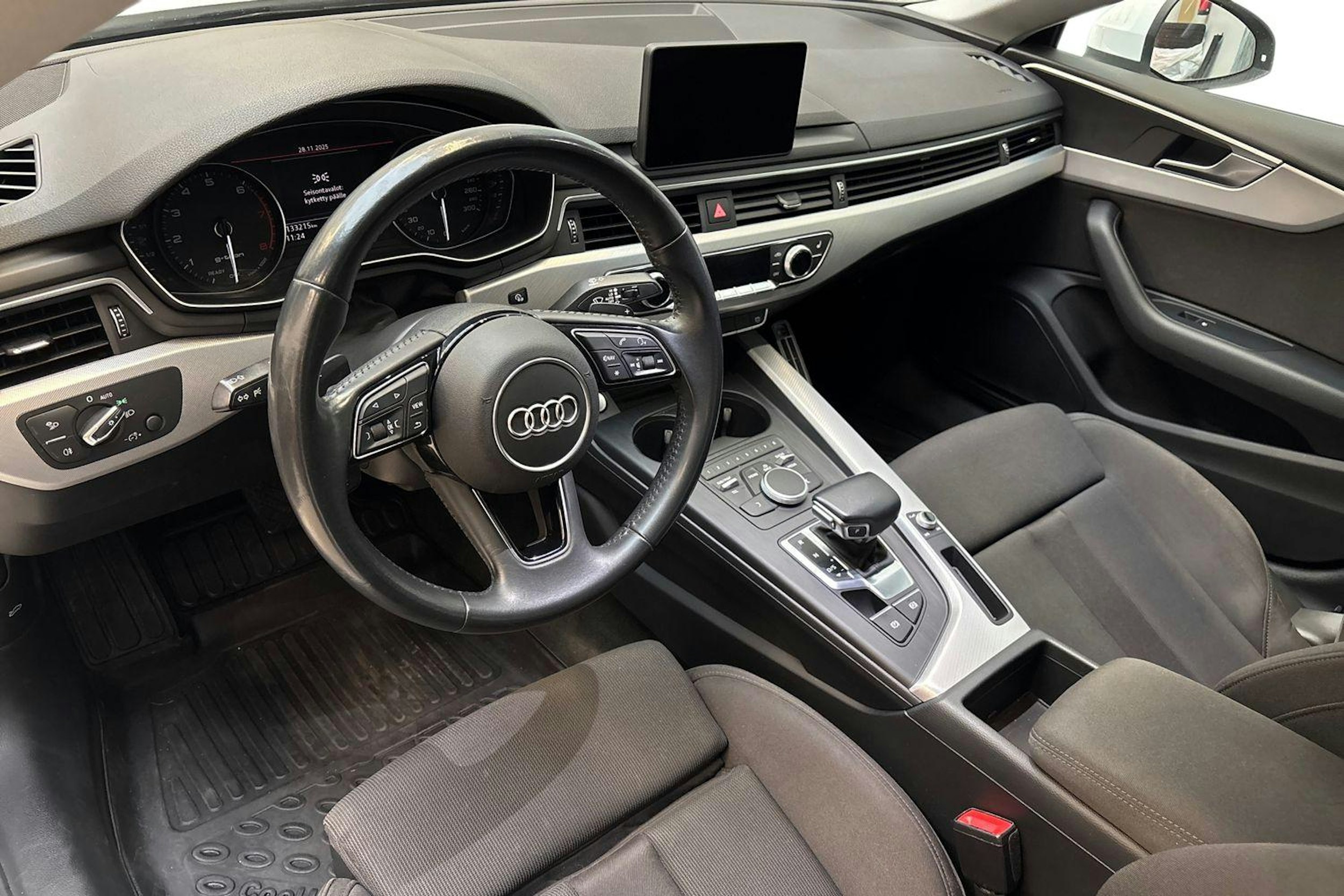 valkoinen Audi A5 2019 kuva 7.