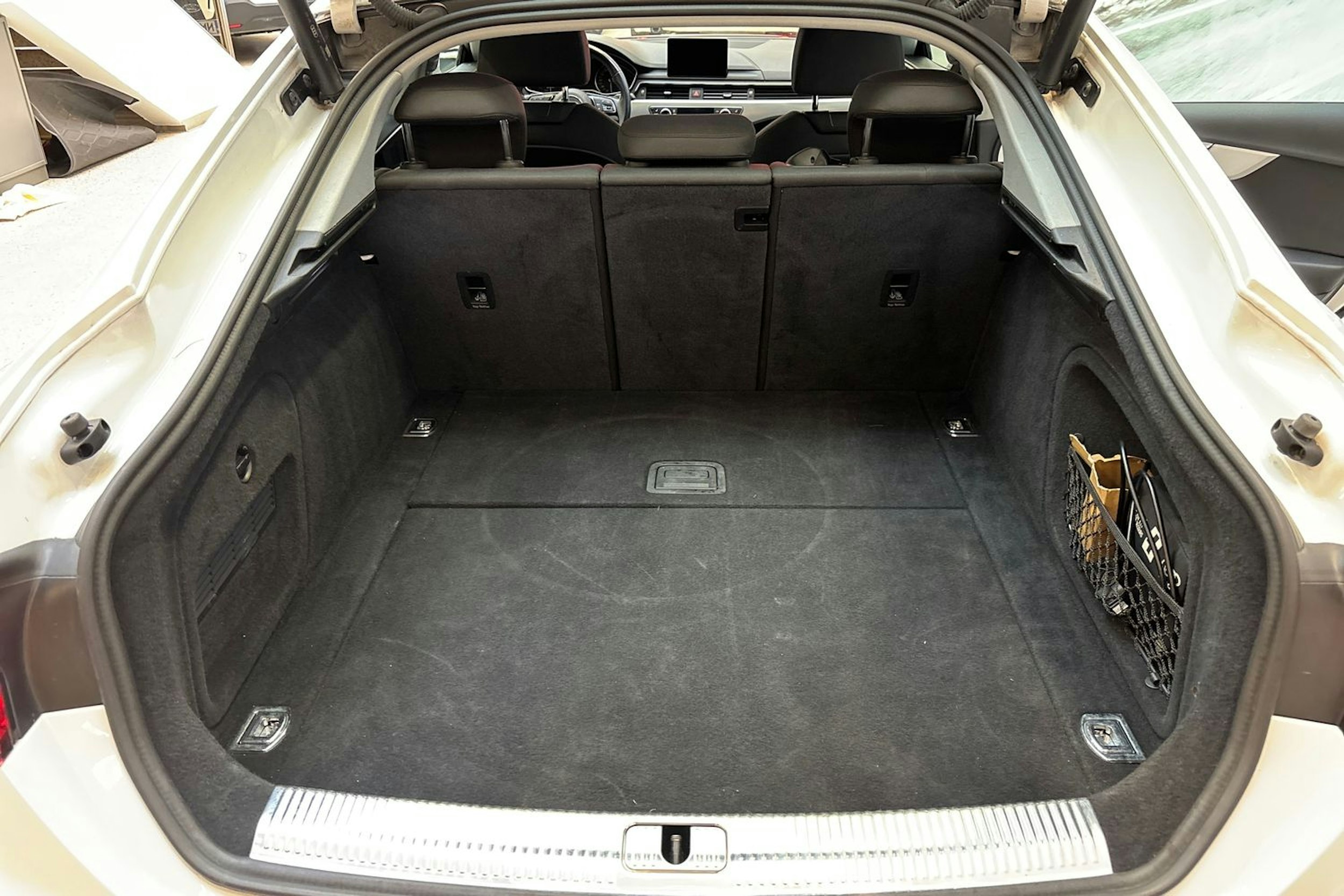 valkoinen Audi A5 2019 kuva 16.