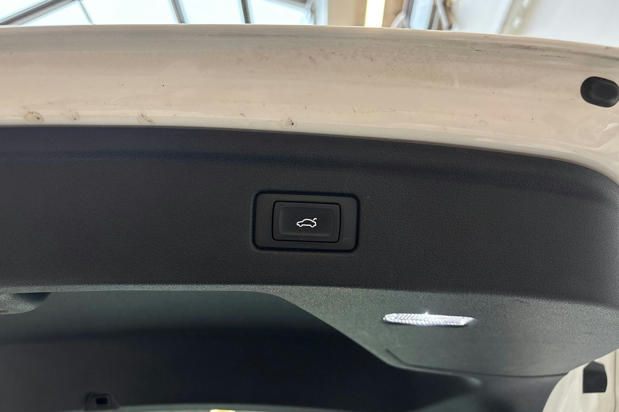 valkoinen Audi A5 2019 kuva 17.