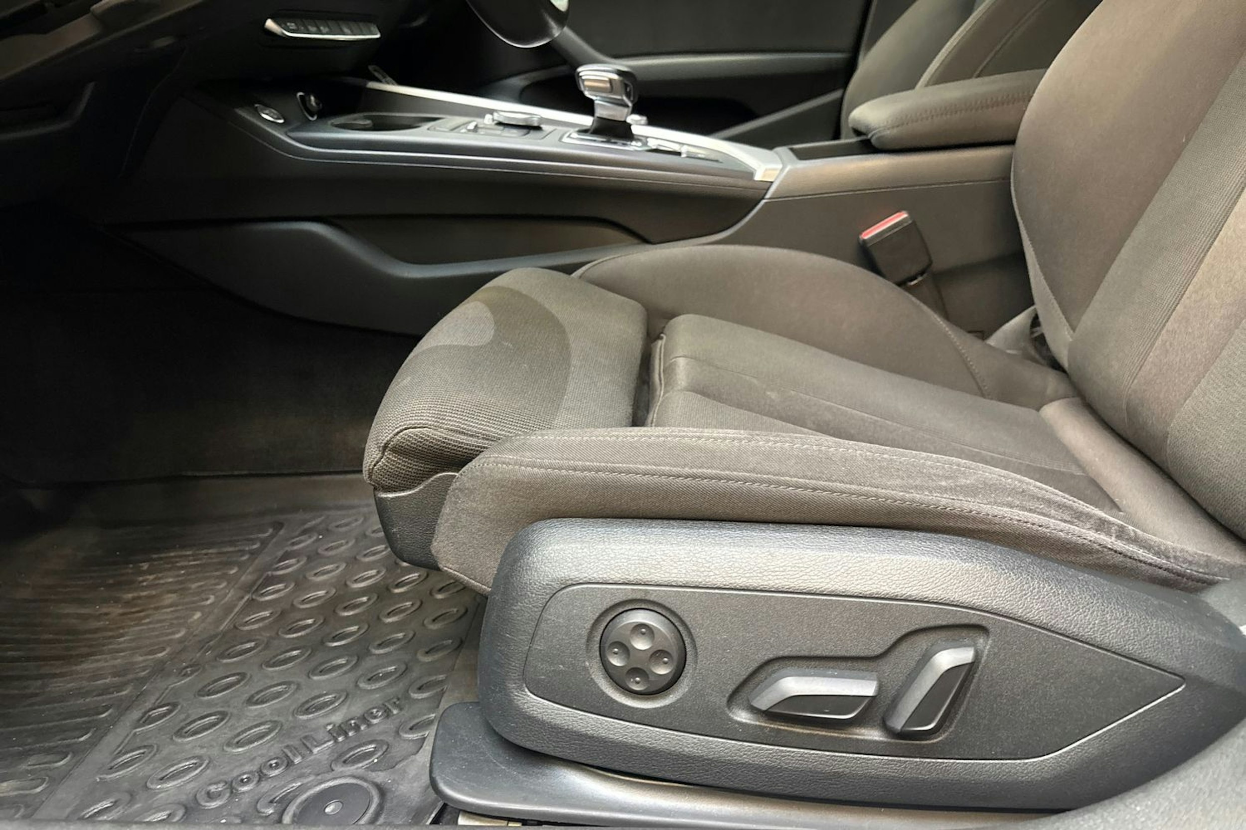 valkoinen Audi A5 2019 kuva 19.