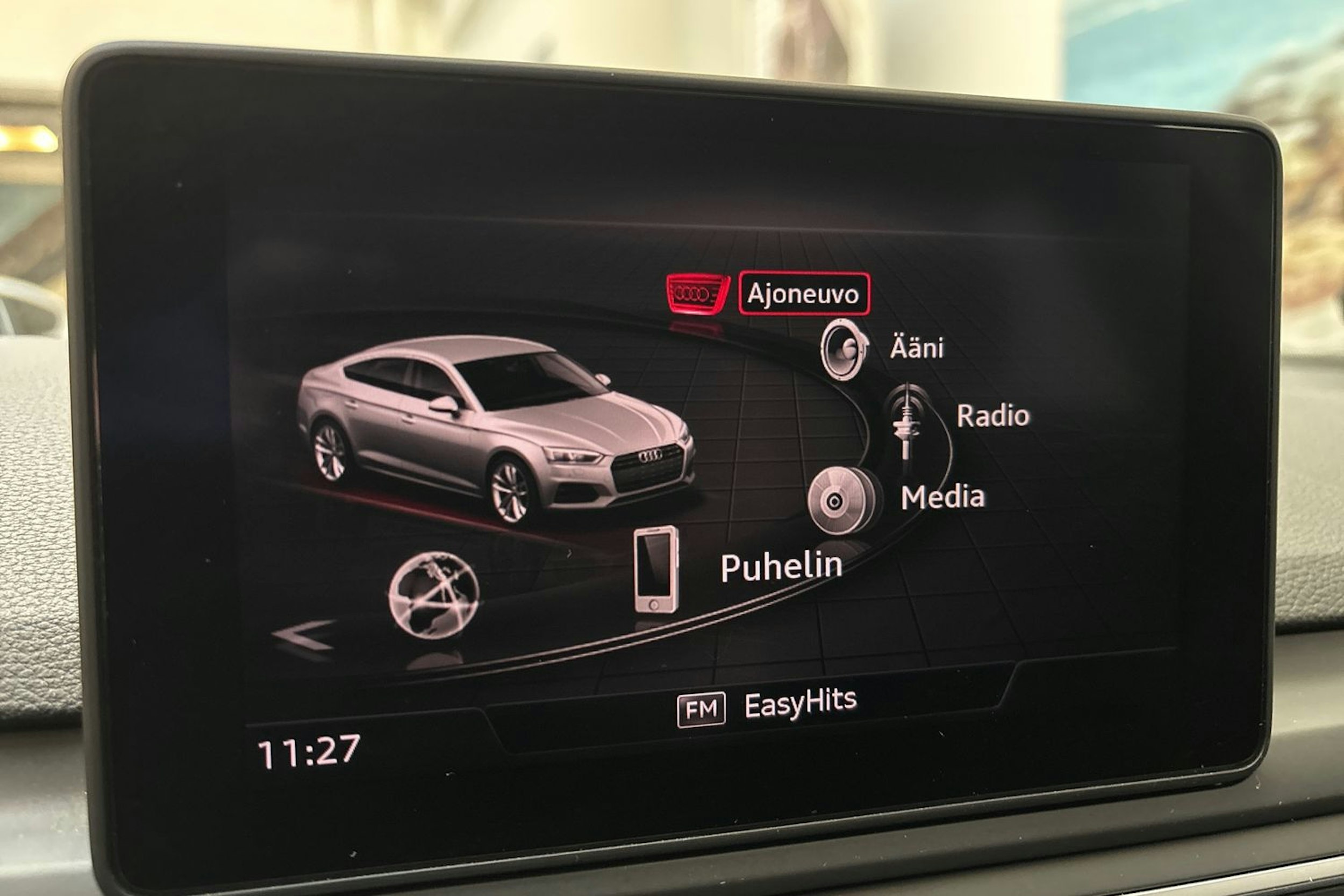 valkoinen Audi A5 2019 kuva 25.