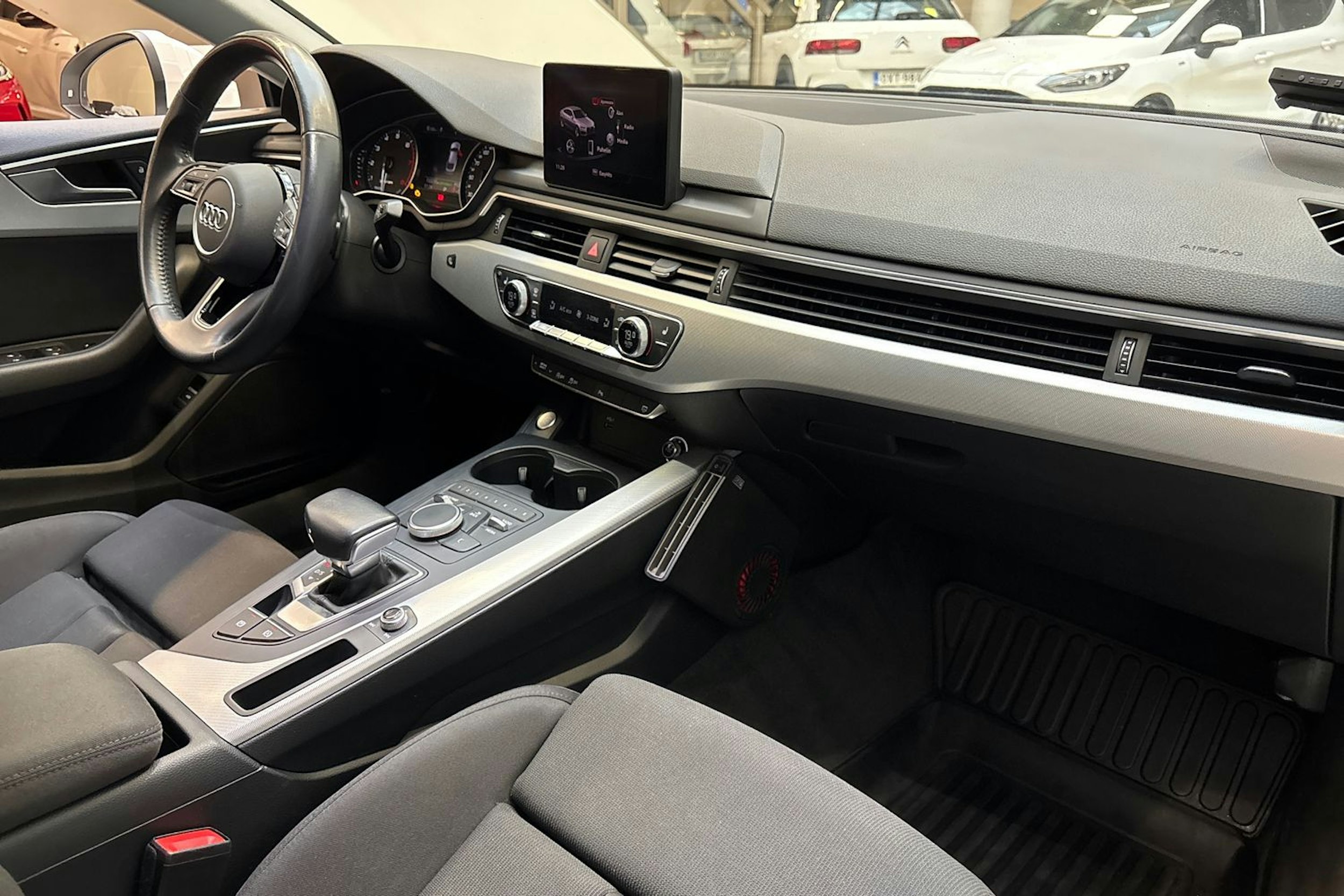 valkoinen Audi A5 2019 kuva 30.