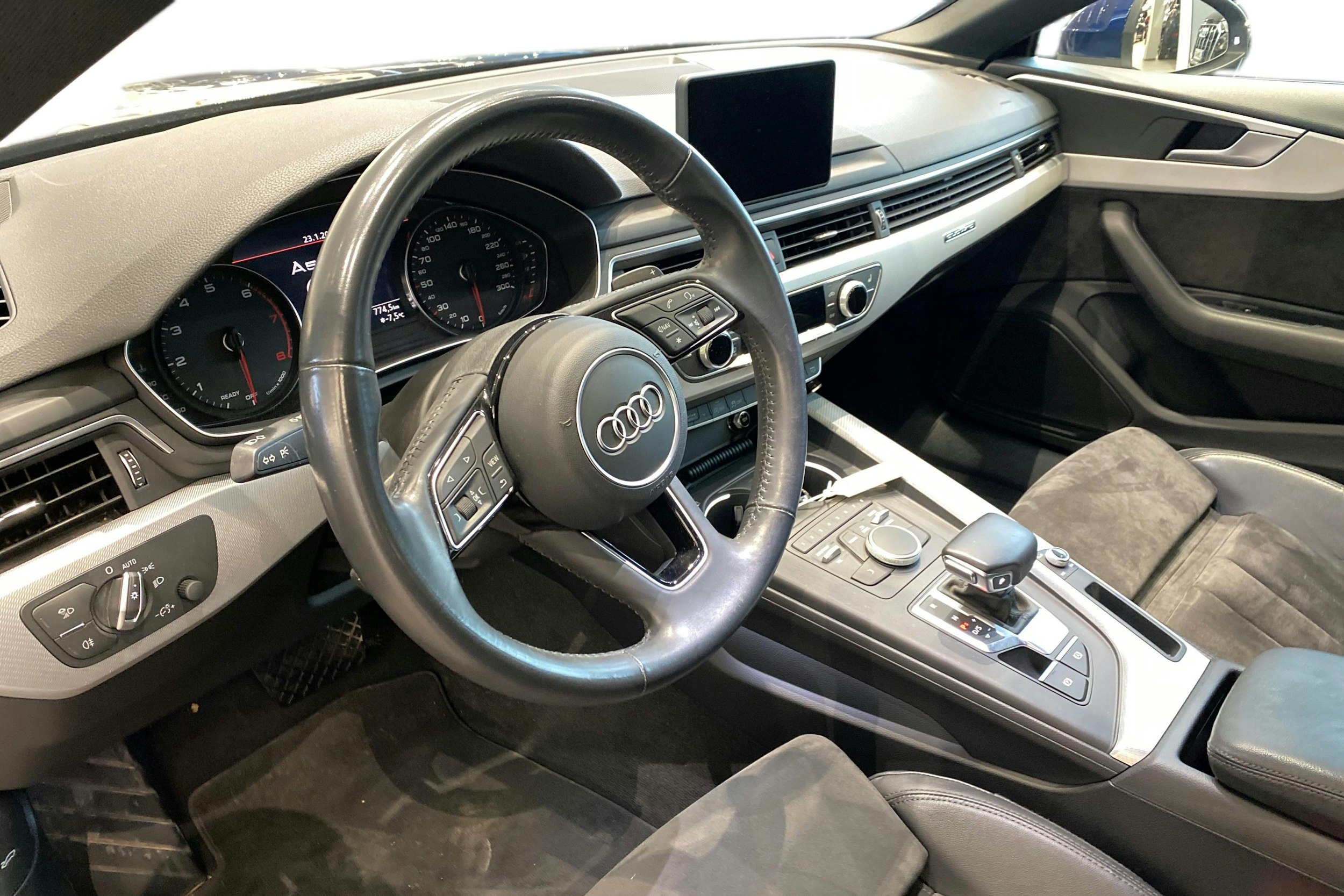 met. sininen Audi A5 2019 kuva 7.