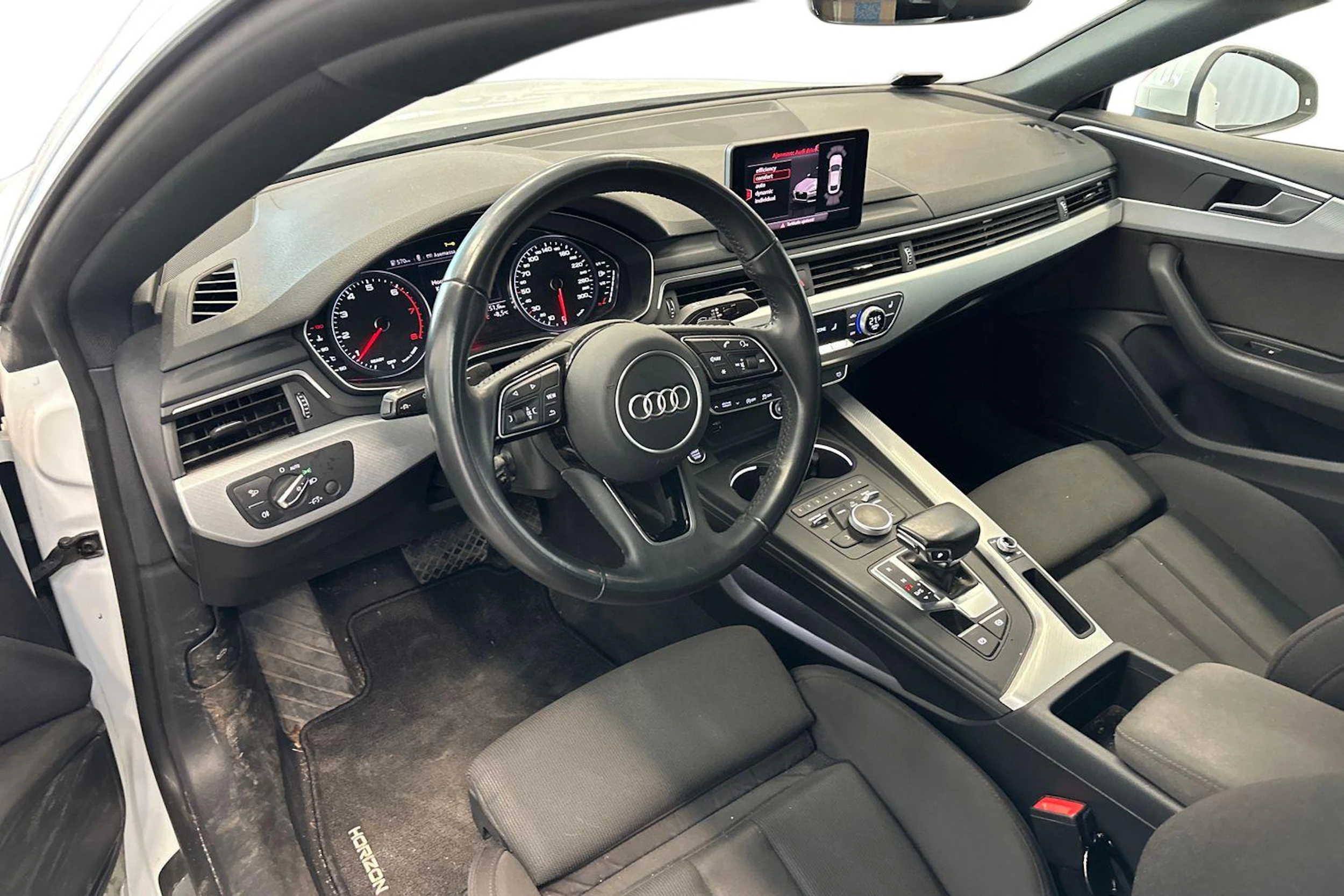 valkoinen Audi A5 2019 kuva 3.