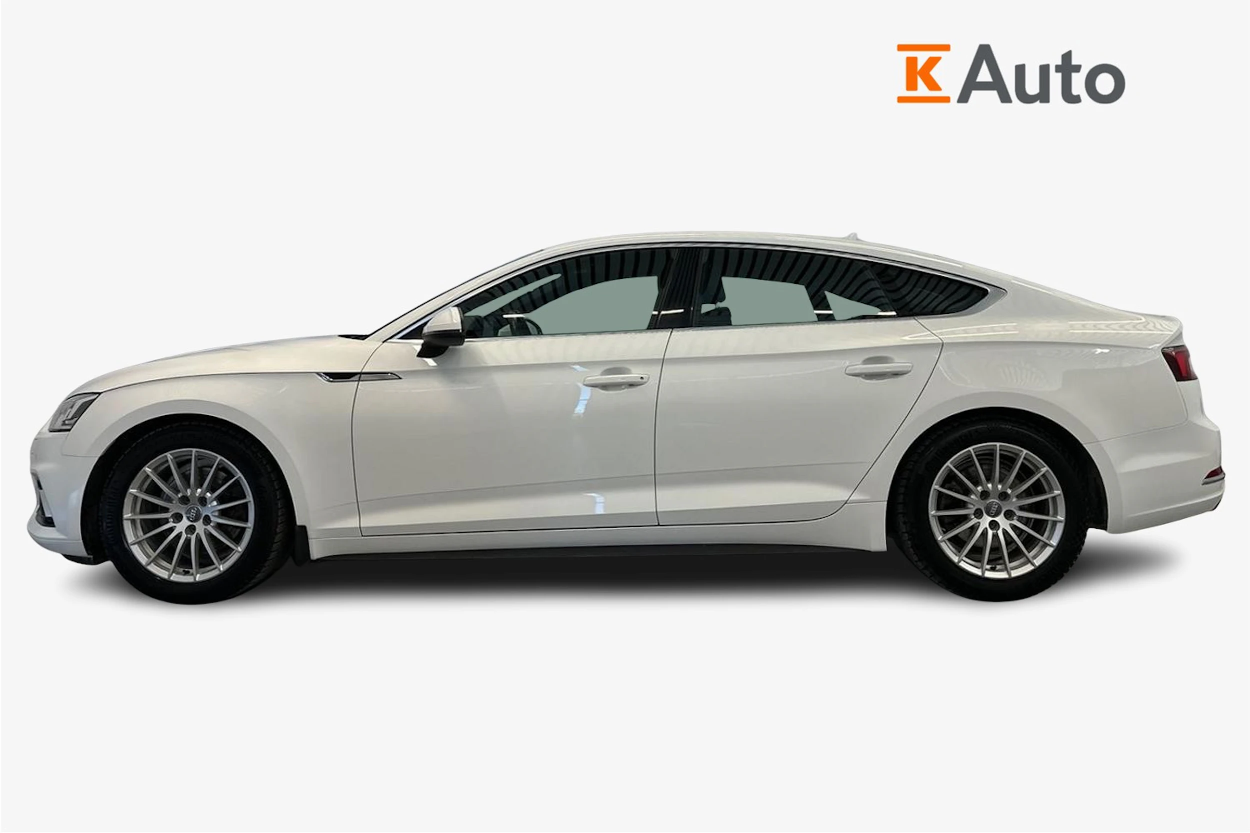 valkoinen Audi A5 2019 kuva 5.
