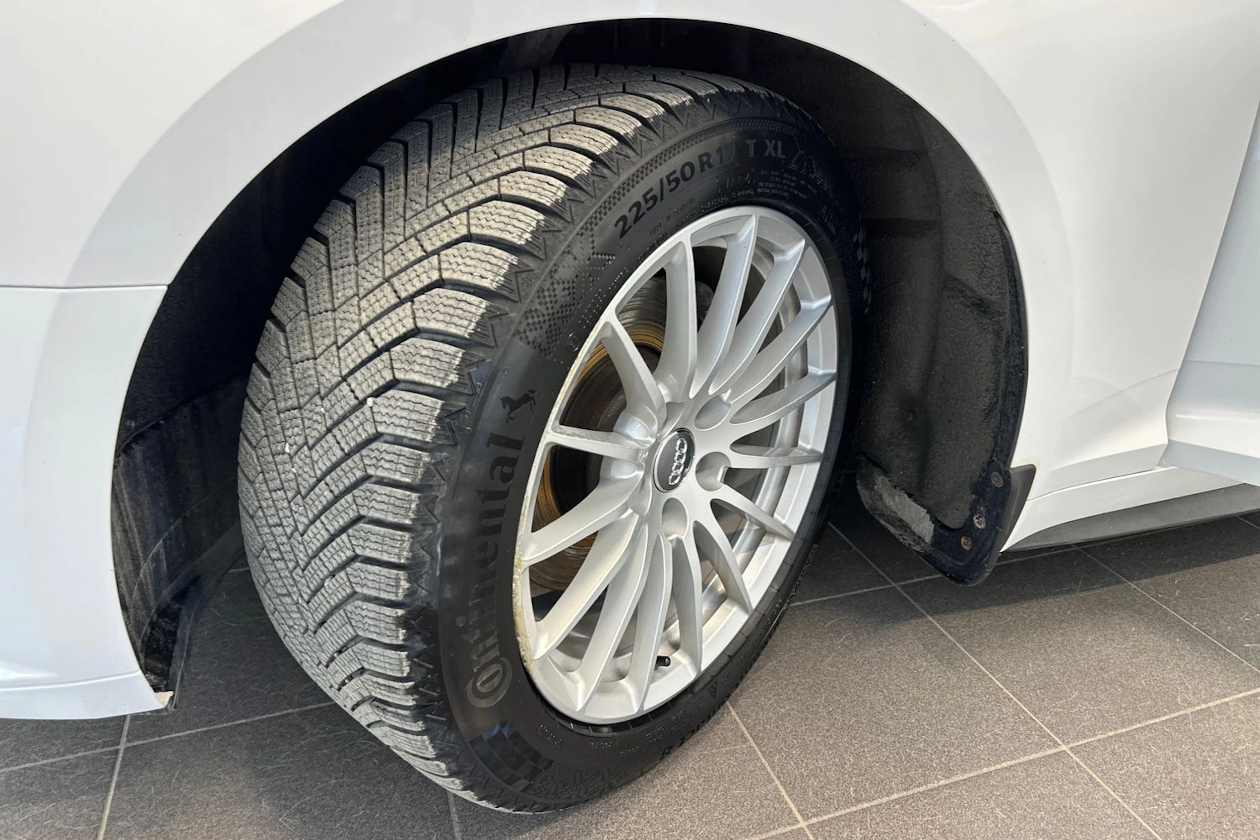 valkoinen Audi A5 2019 kuva 10.