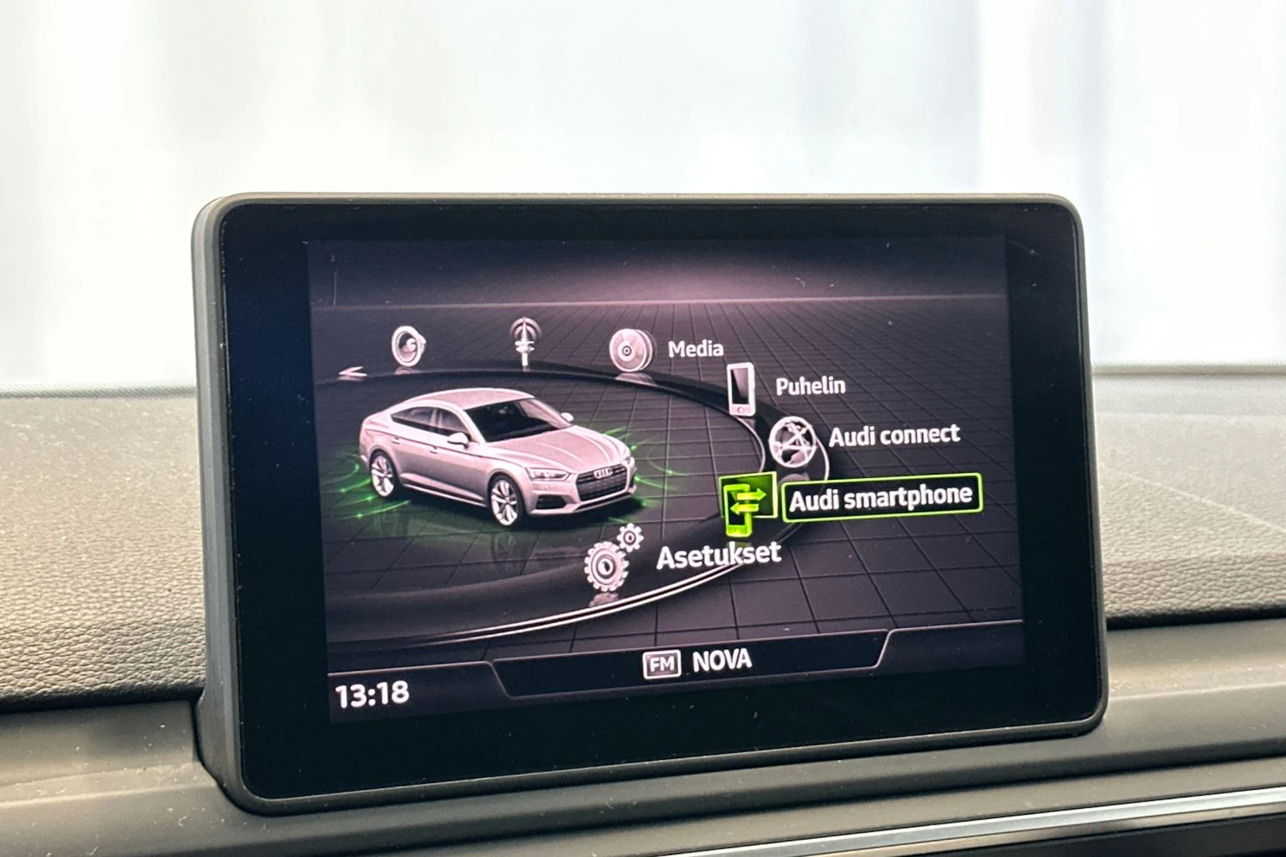 valkoinen Audi A5 2019 kuva 15.