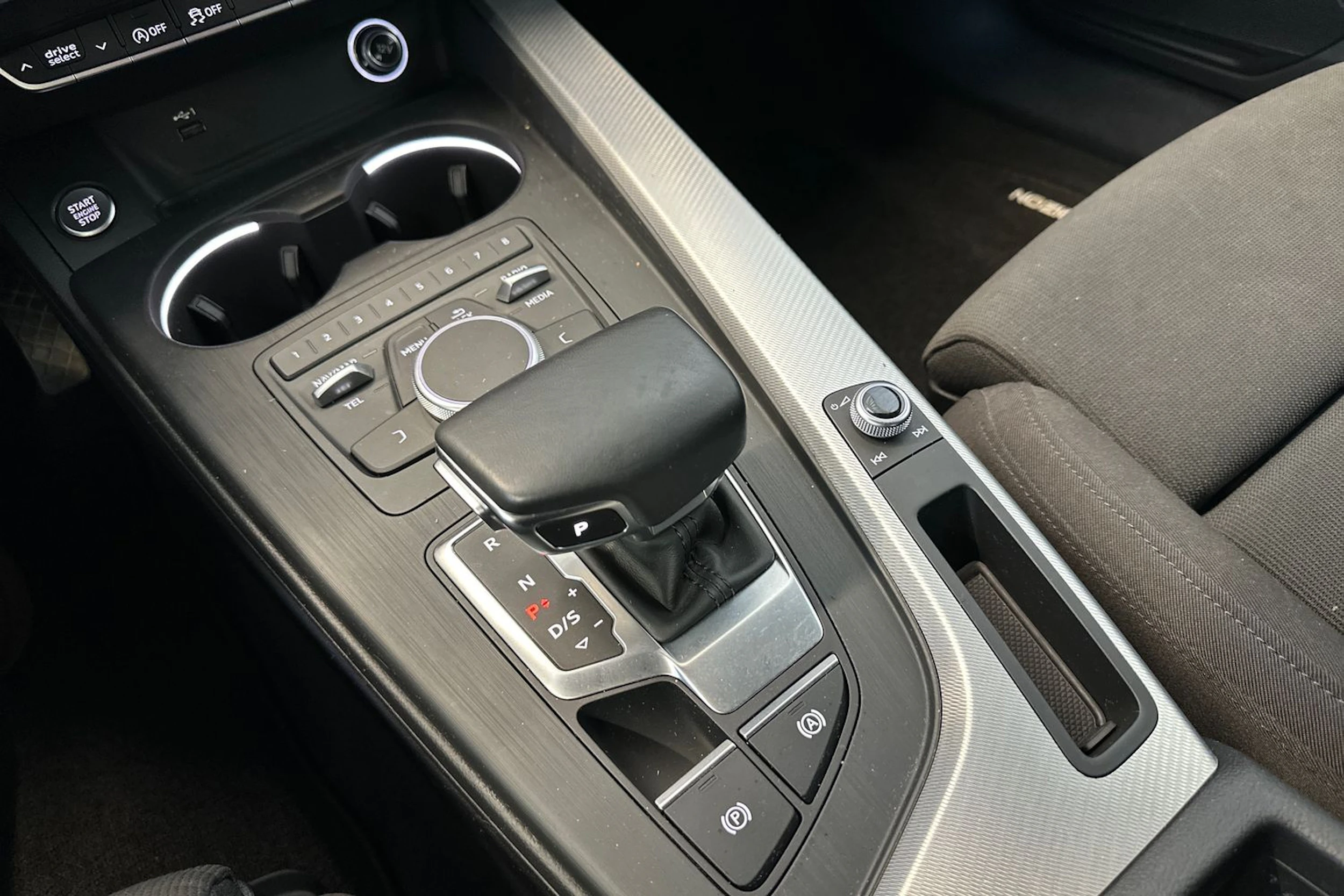 valkoinen Audi A5 2019 kuva 17.