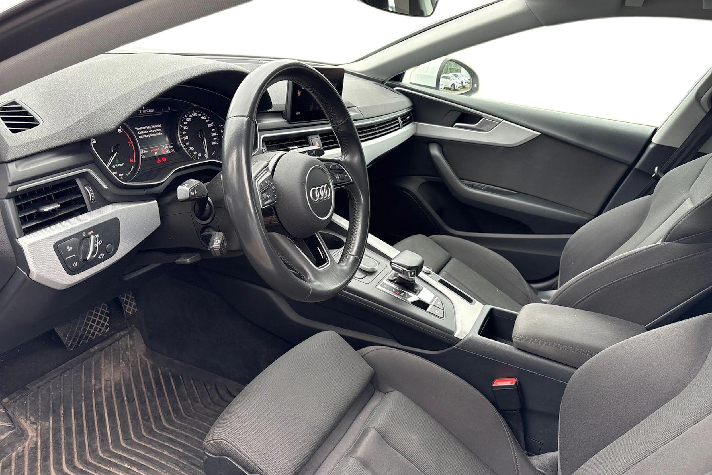 valkoinen Audi A5 2019 kuva 3.