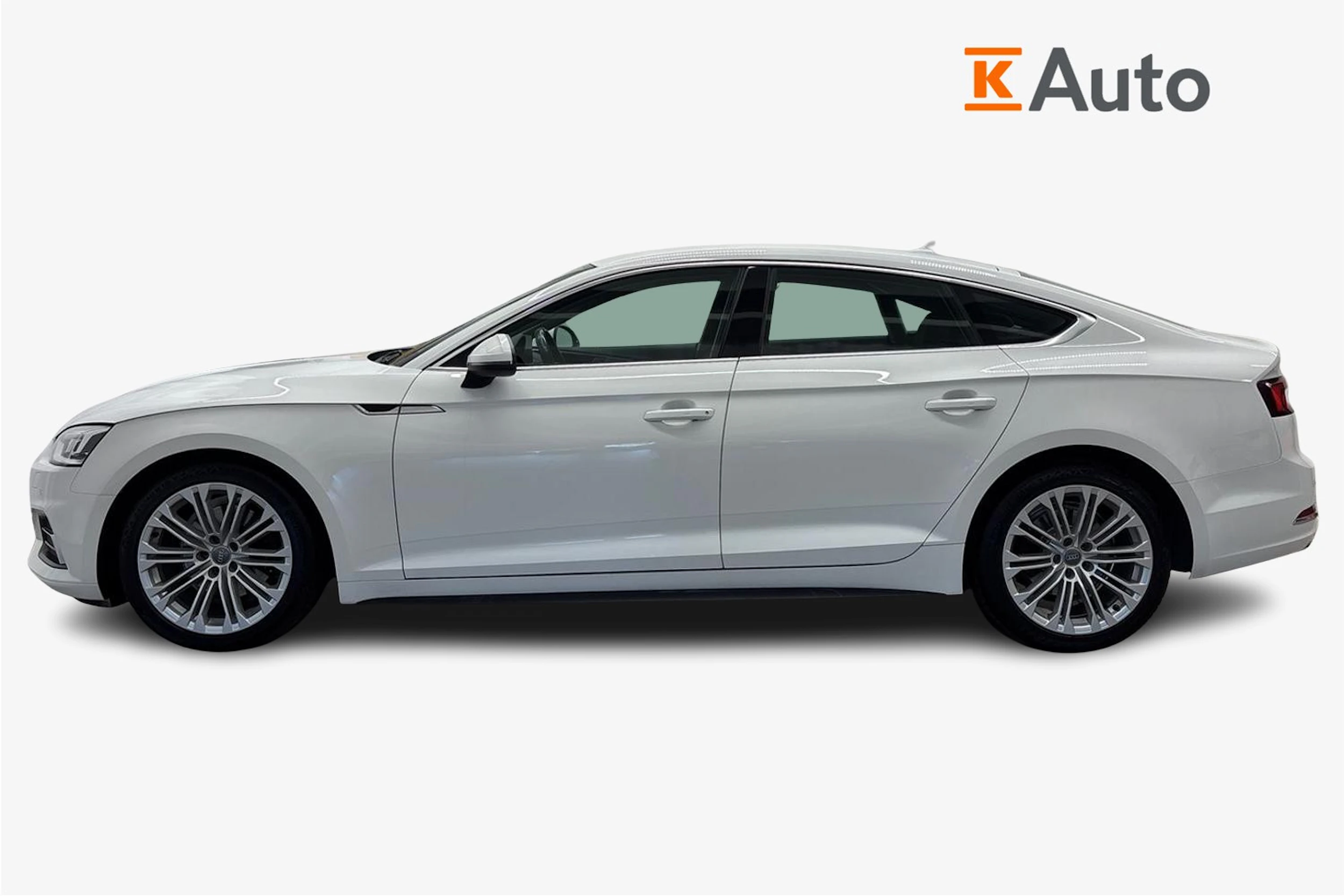 valkoinen Audi A5 2019 kuva 5.