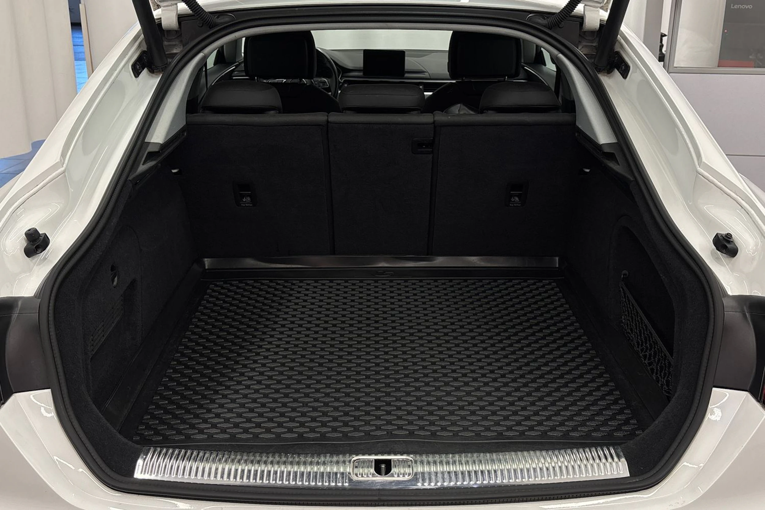 valkoinen Audi A5 2019 kuva 23.