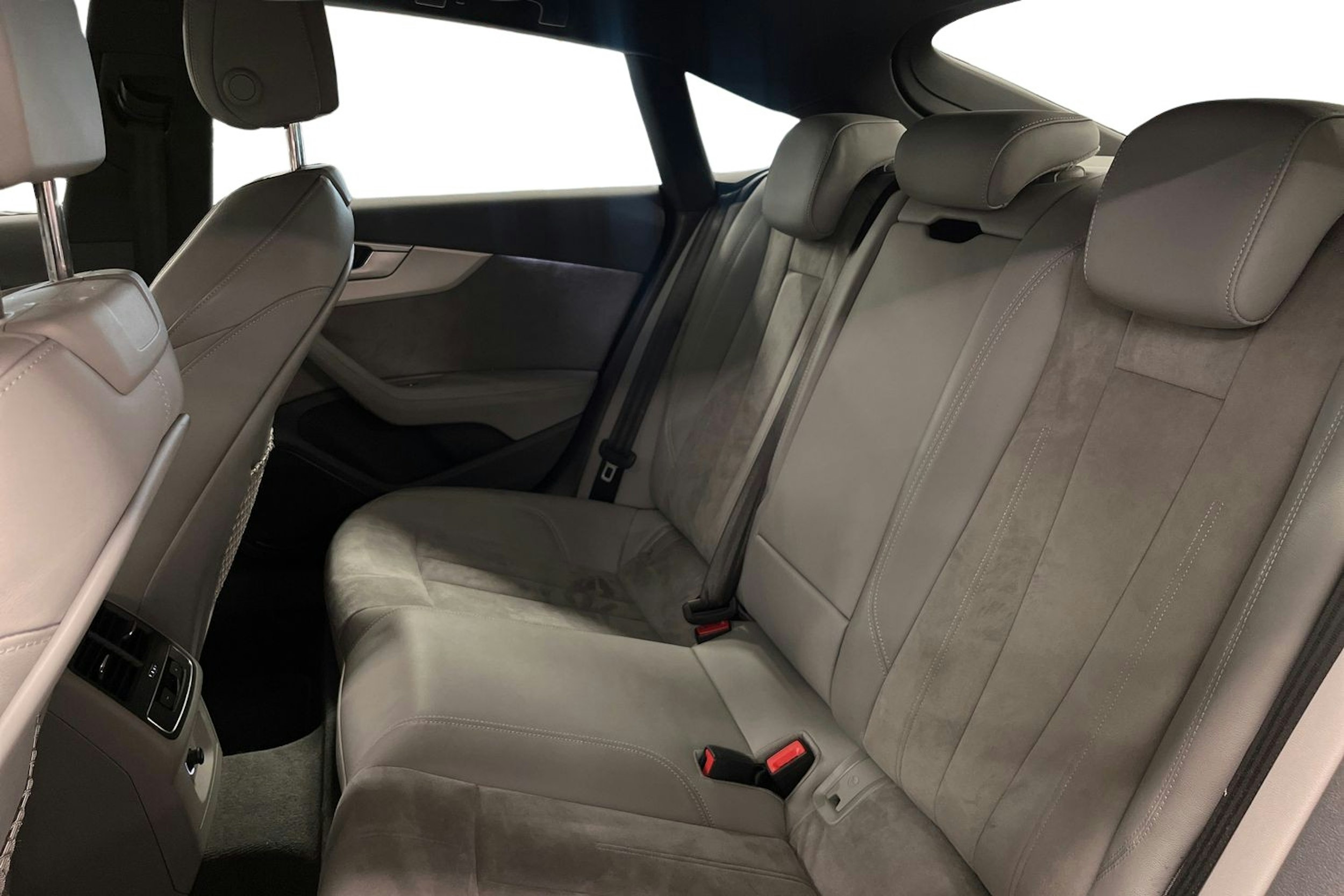 Punainen Audi A5 2019 kuva 10.