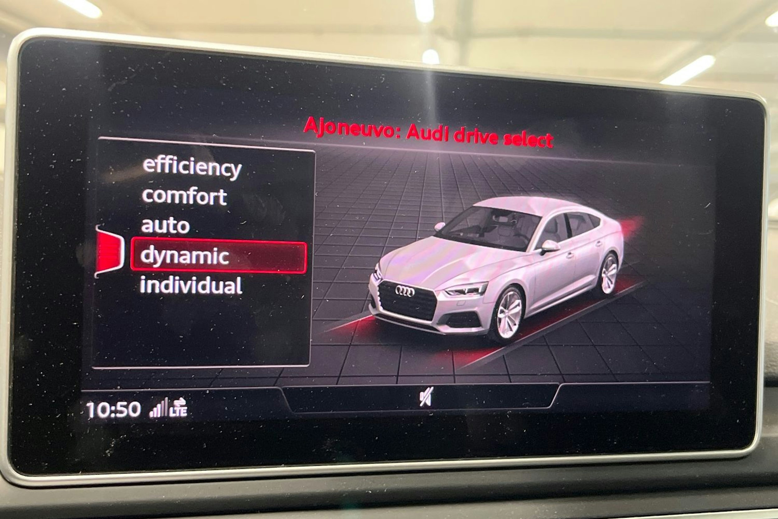 Punainen Audi A5 2019 kuva 23.