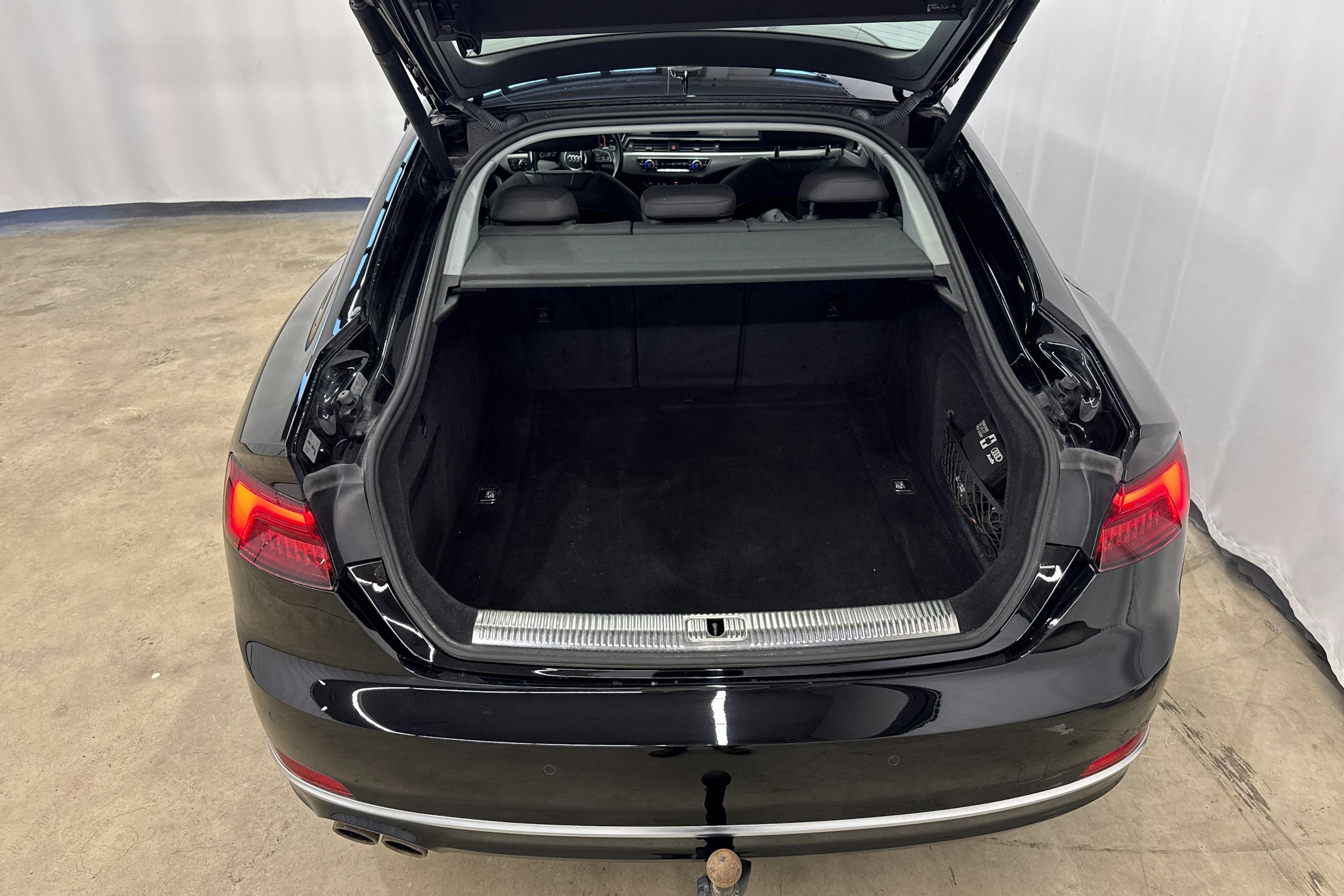 musta Audi A5 2019 kuva 14.