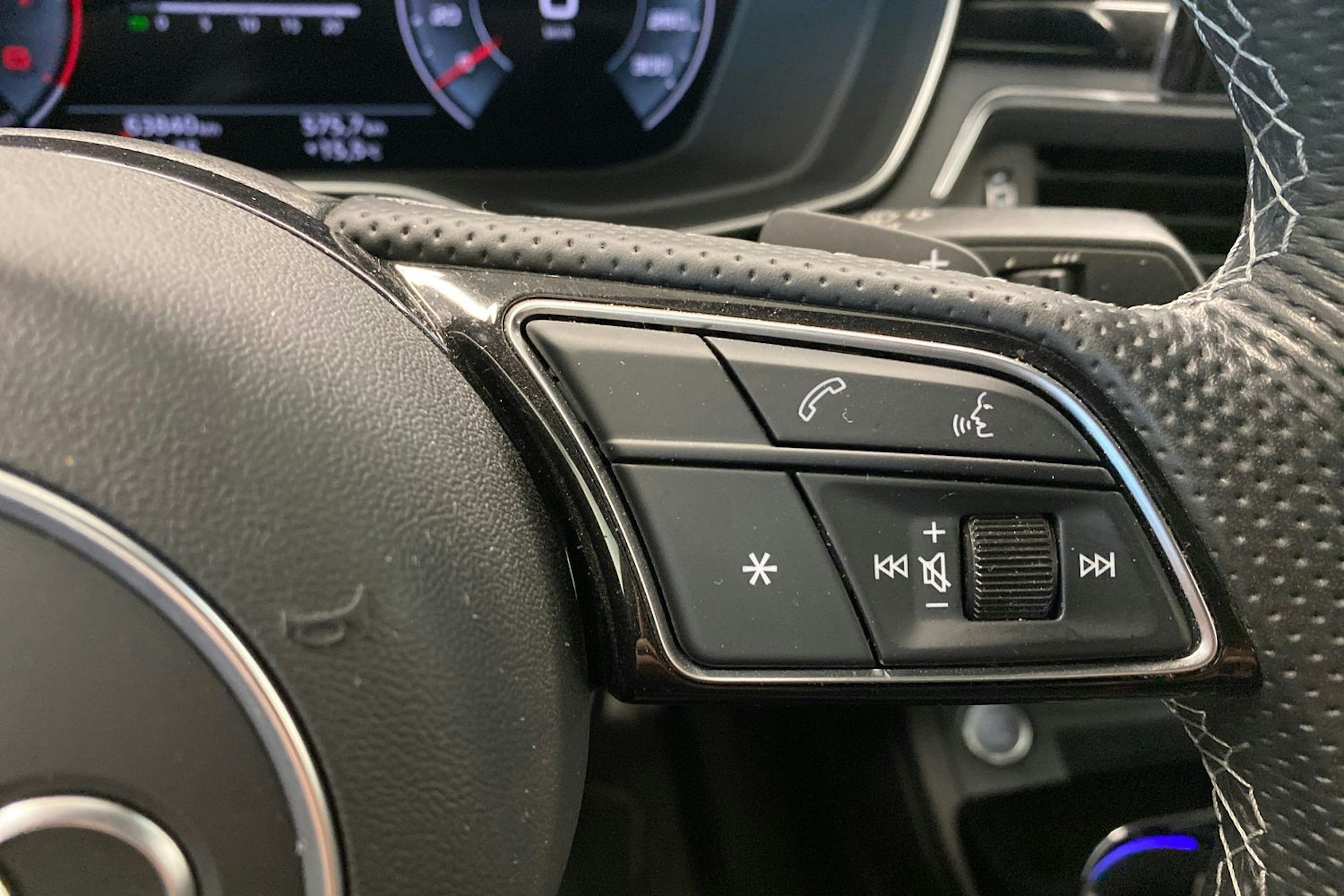 musta Audi A5 2020 kuva 18.