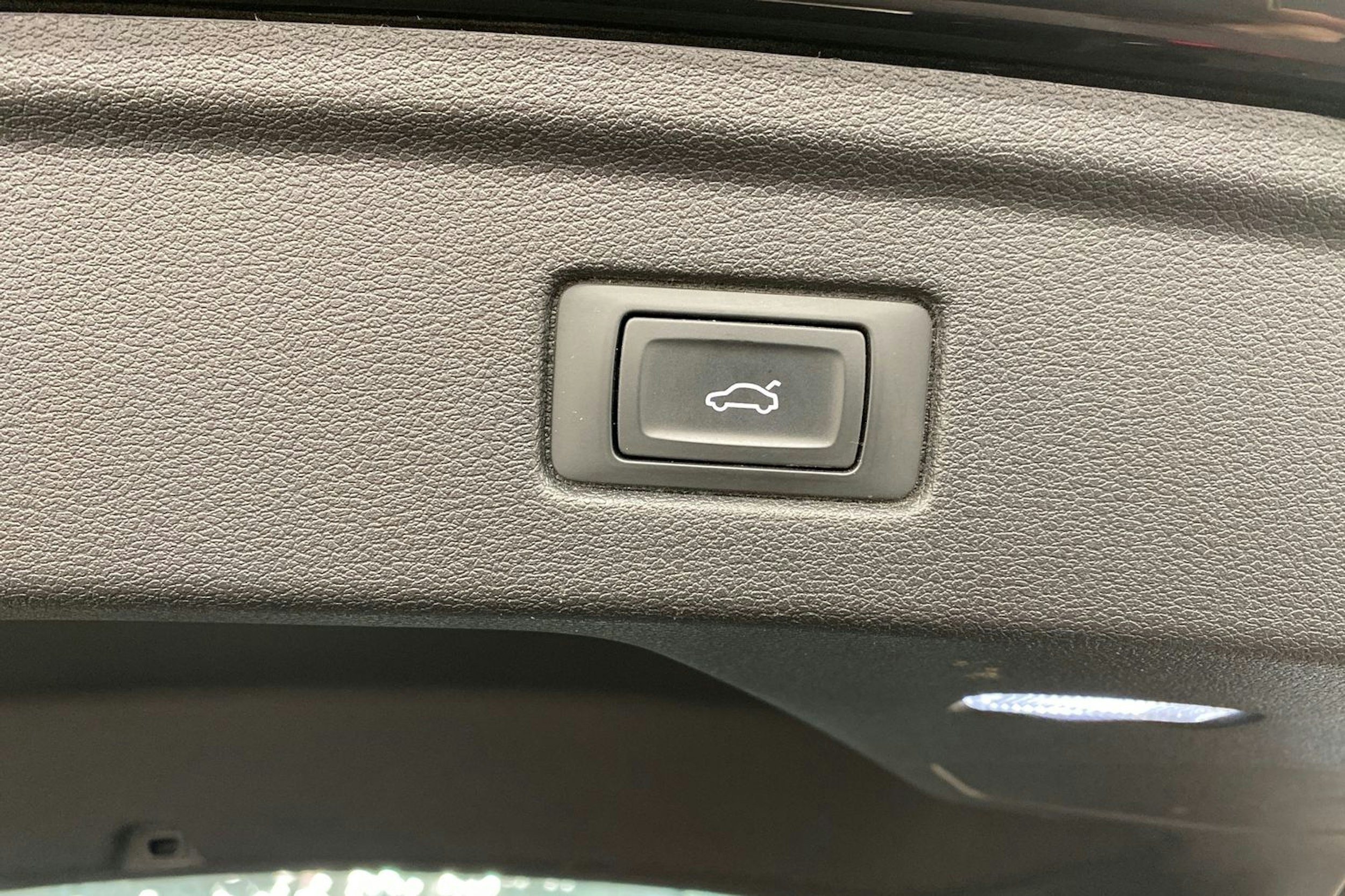 musta Audi A5 2020 kuva 32.