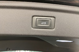 musta Audi A5 2020 kuva 32.