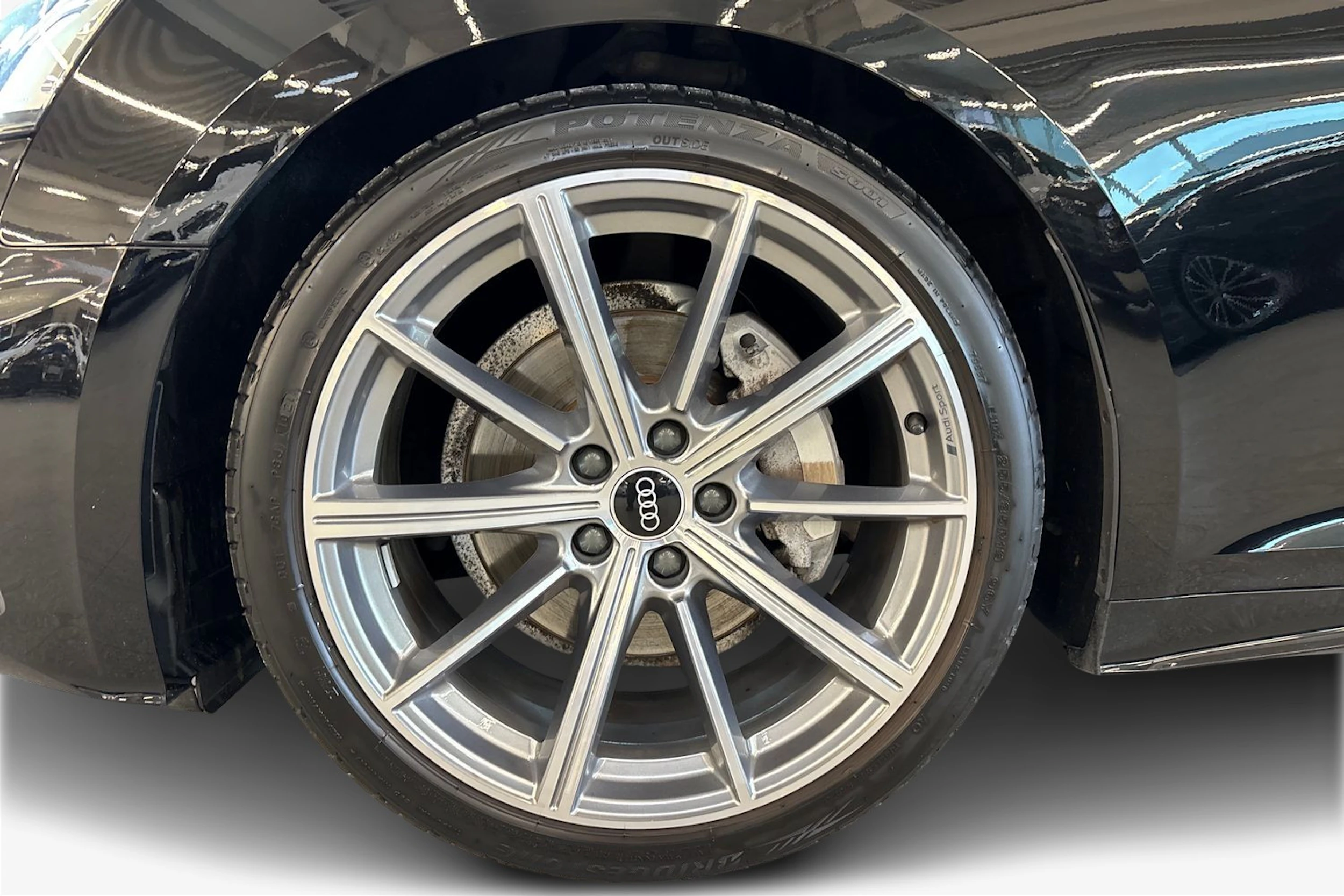 musta Audi A5 2020 kuva 9.