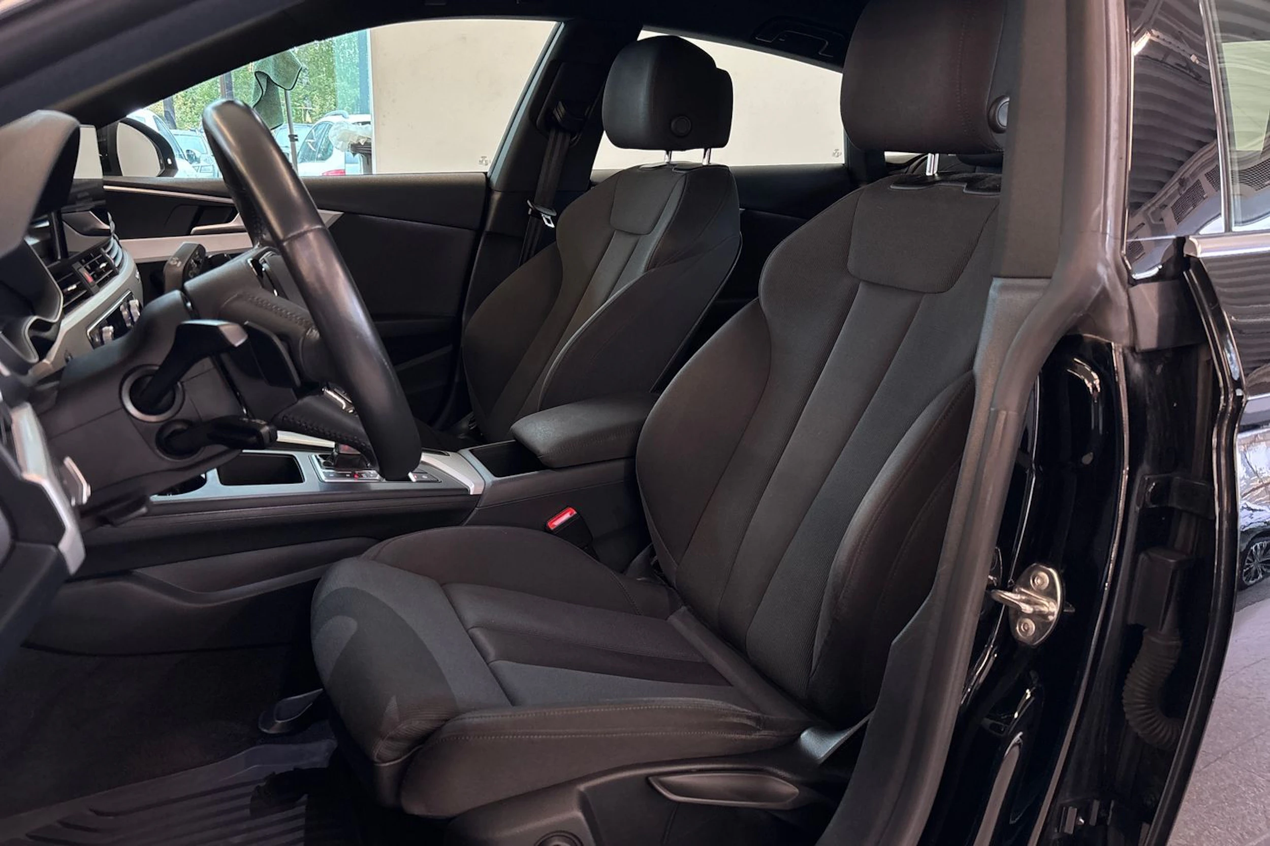 musta Audi A5 2020 kuva 11.