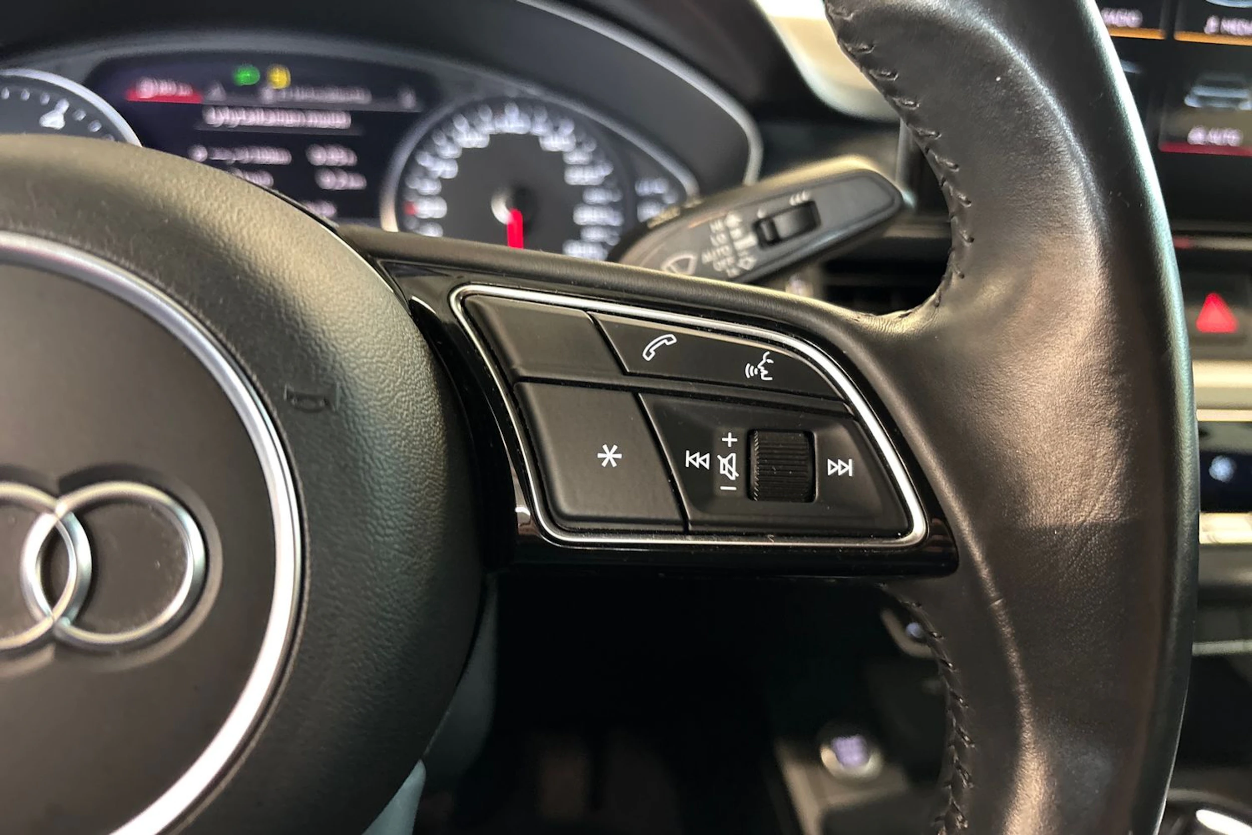 musta Audi A5 2020 kuva 14.