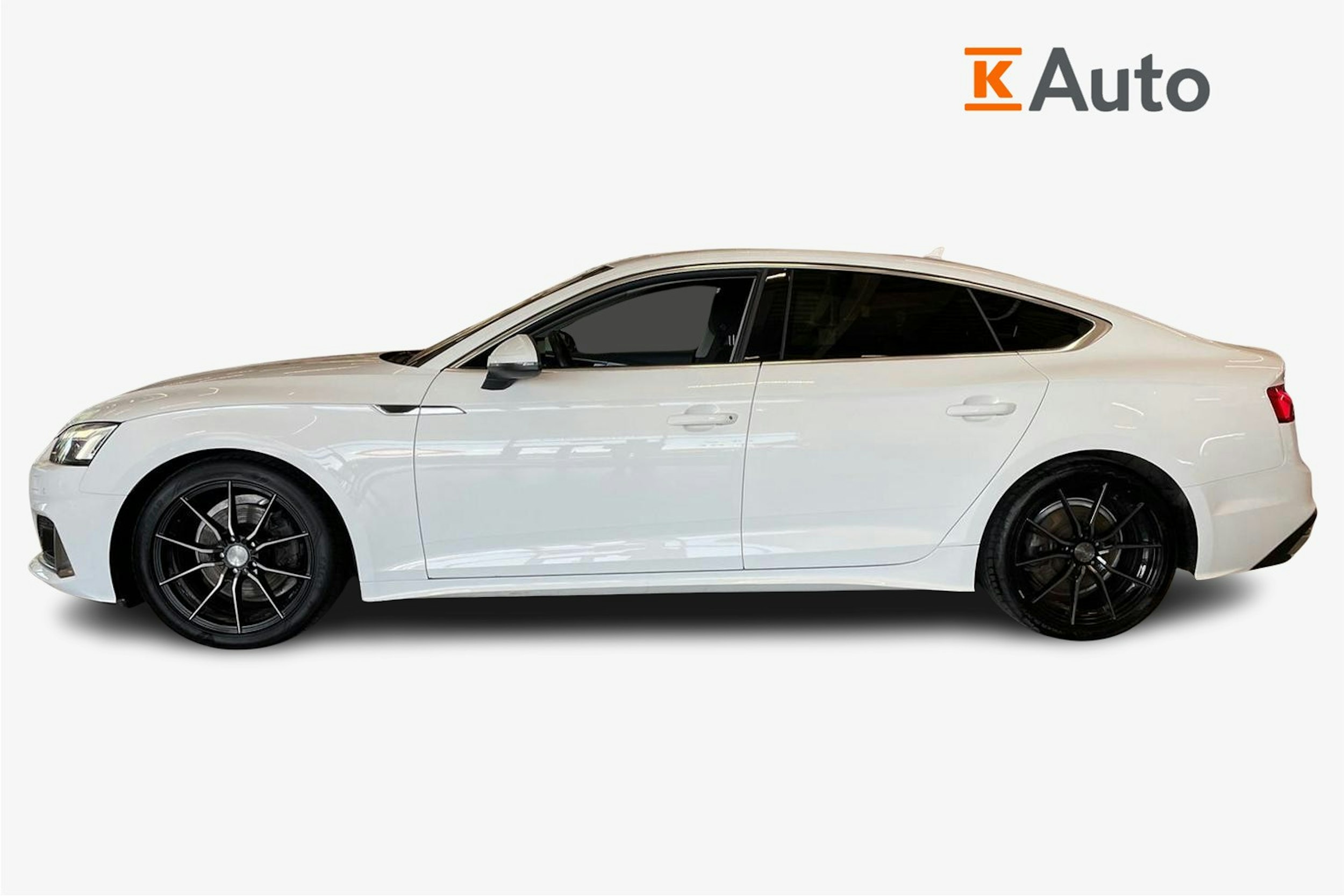 valkoinen Audi A5 2020 kuva 6.