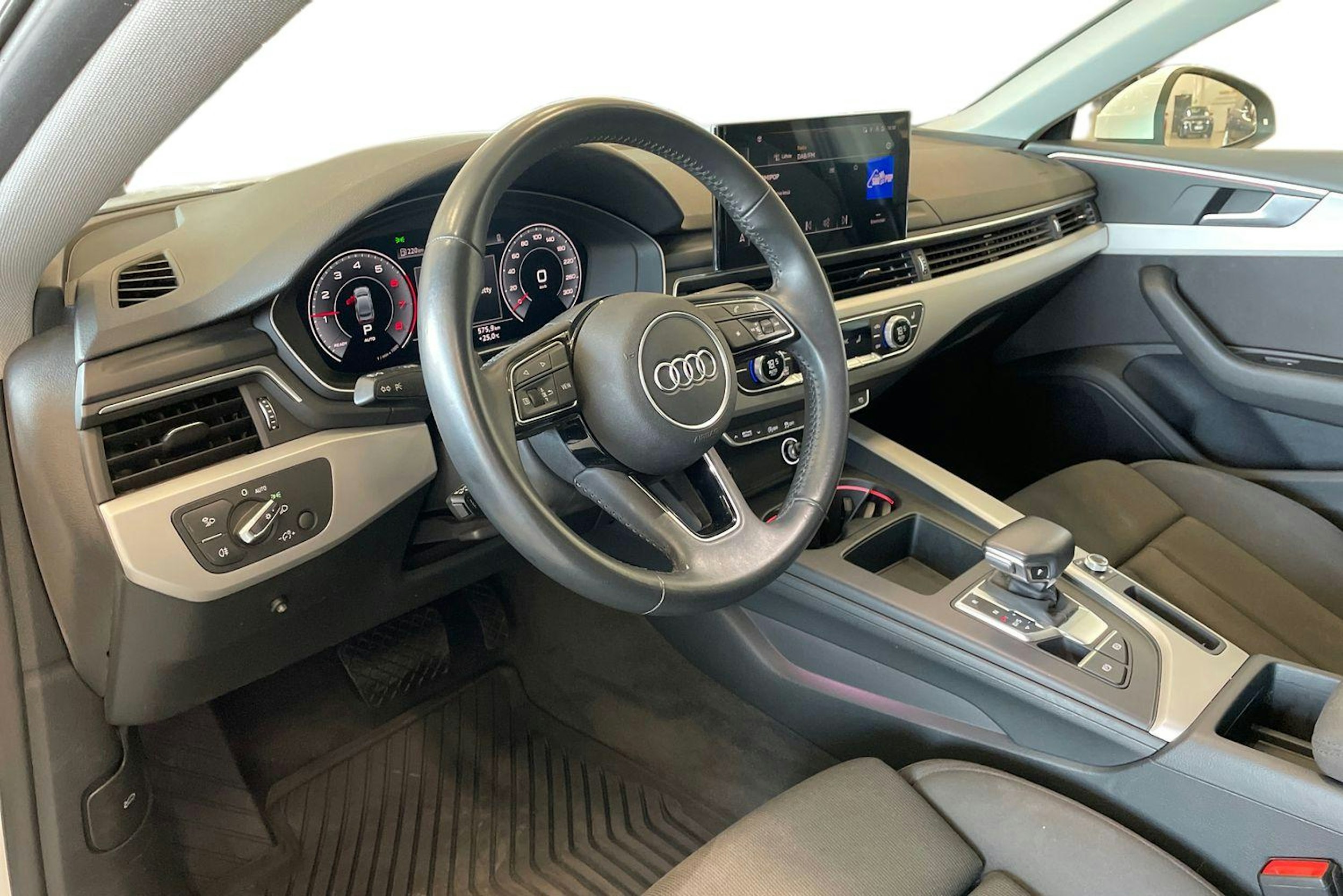 valkoinen Audi A5 2020 kuva 7.