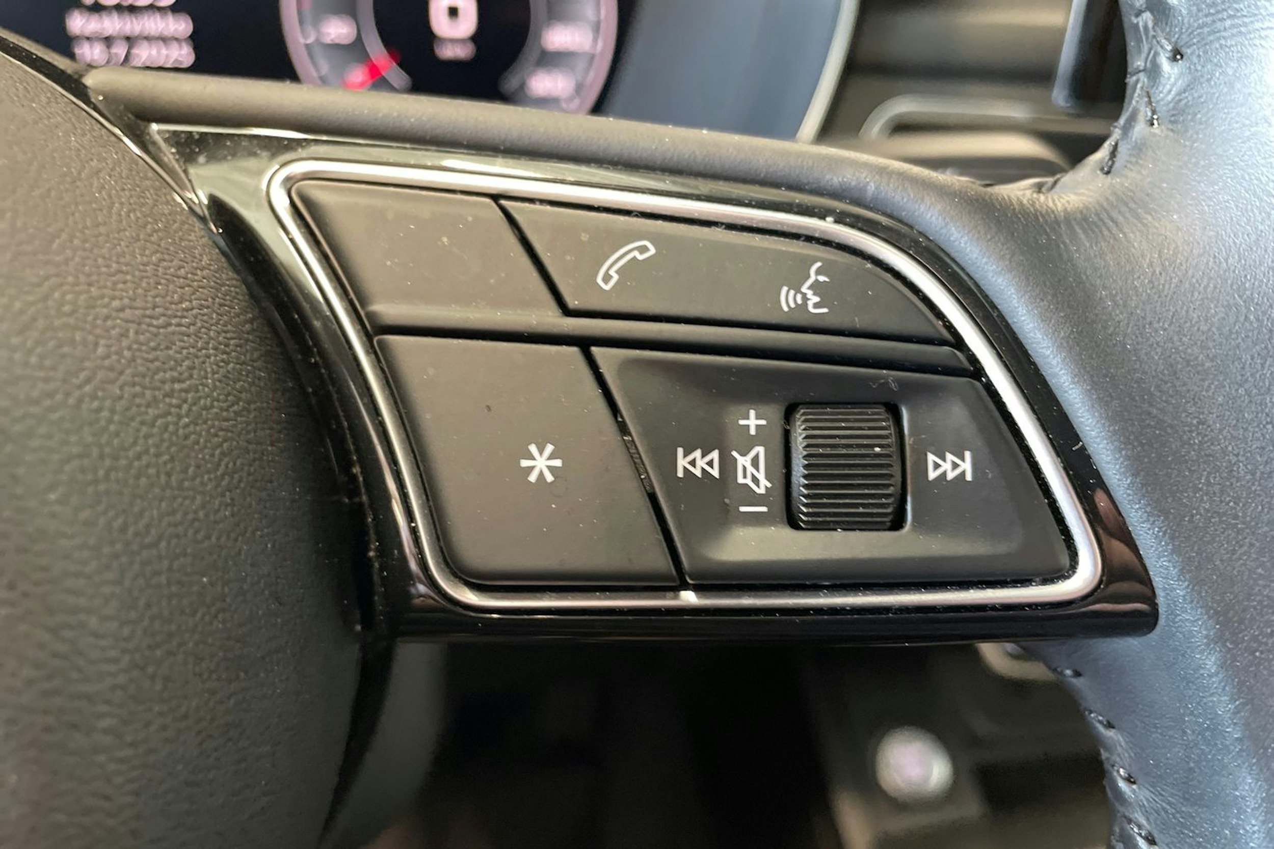 valkoinen Audi A5 2020 kuva 17.
