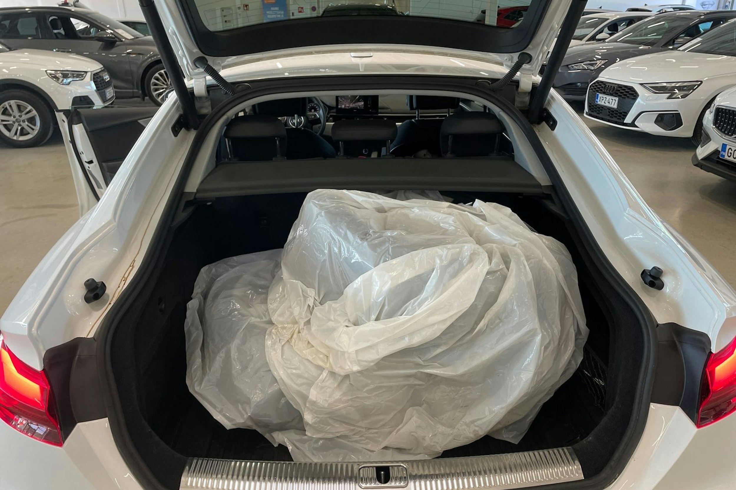 valkoinen Audi A5 2020 kuva 37.